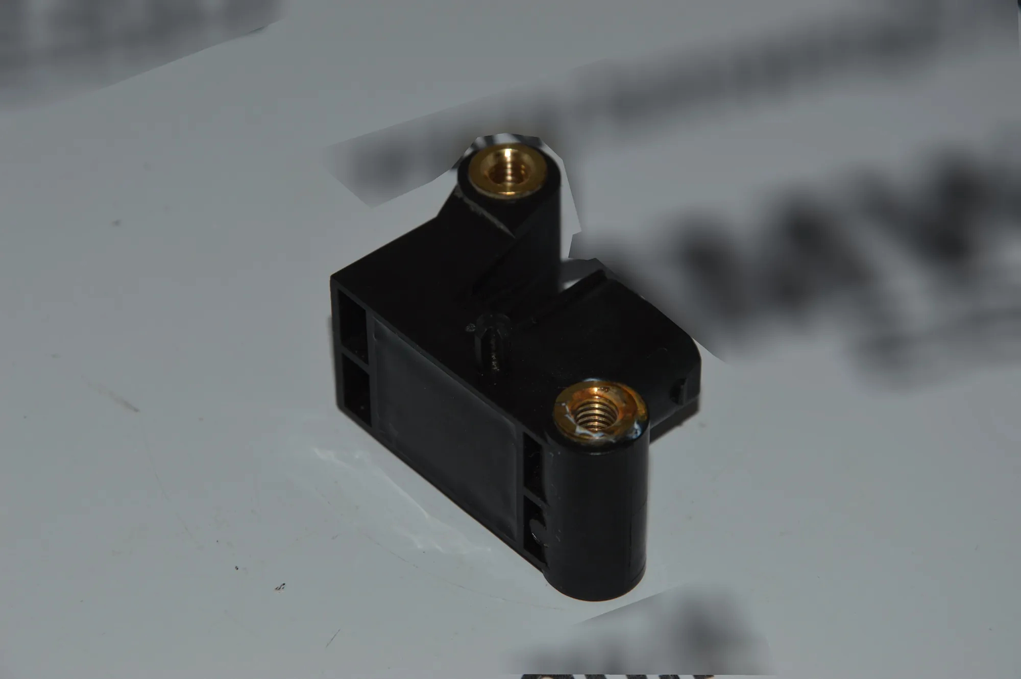 Front Left Impact Sensor – OEM 6977398 · BMW 5 Touring (E61) BMW 5 Touring (E61) 530 d 2008