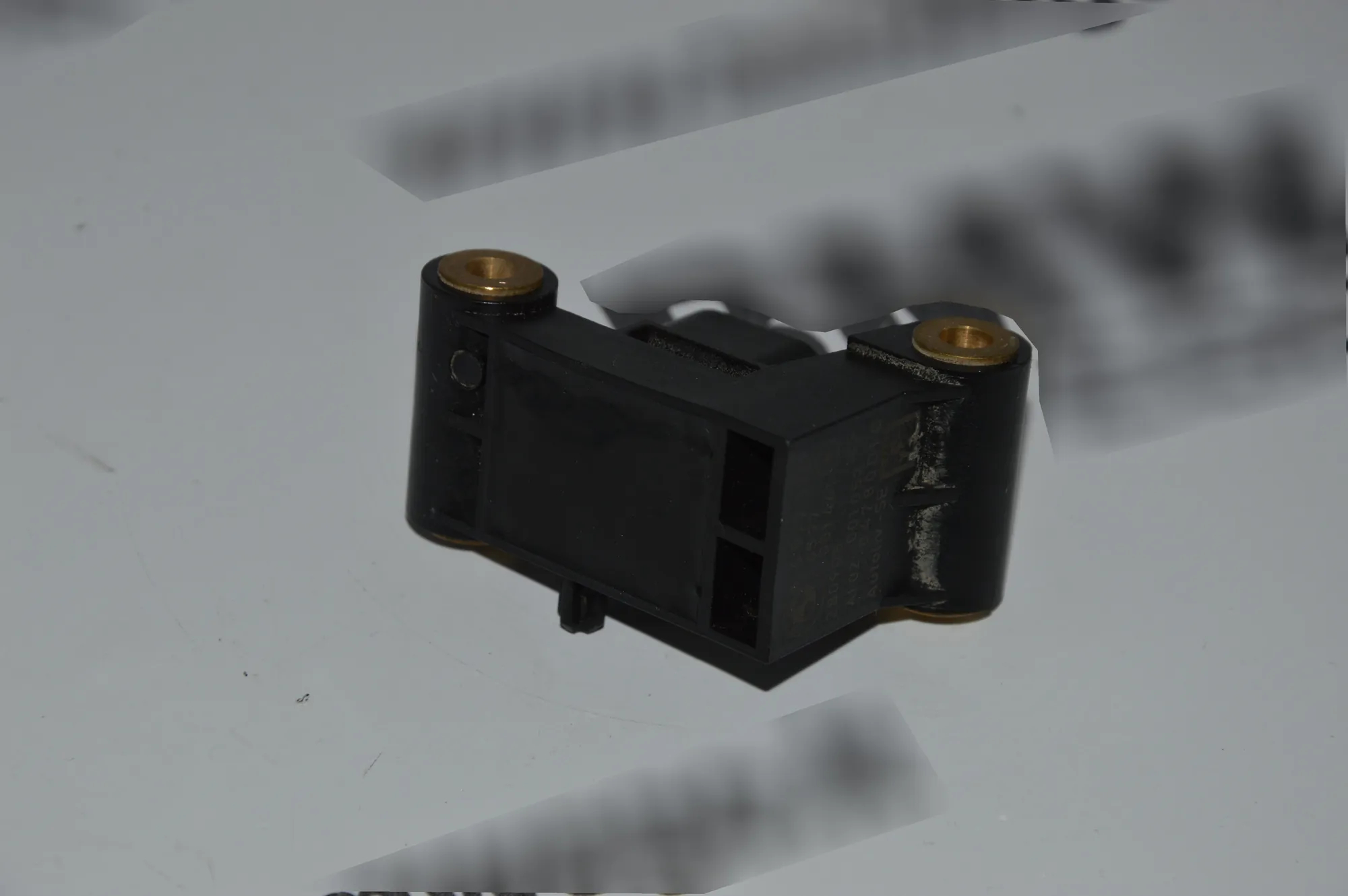 Front Left Impact Sensor – OEM 6977398 · BMW 5 Touring (E61) BMW 5 Touring (E61) 530 d 2008 – 4