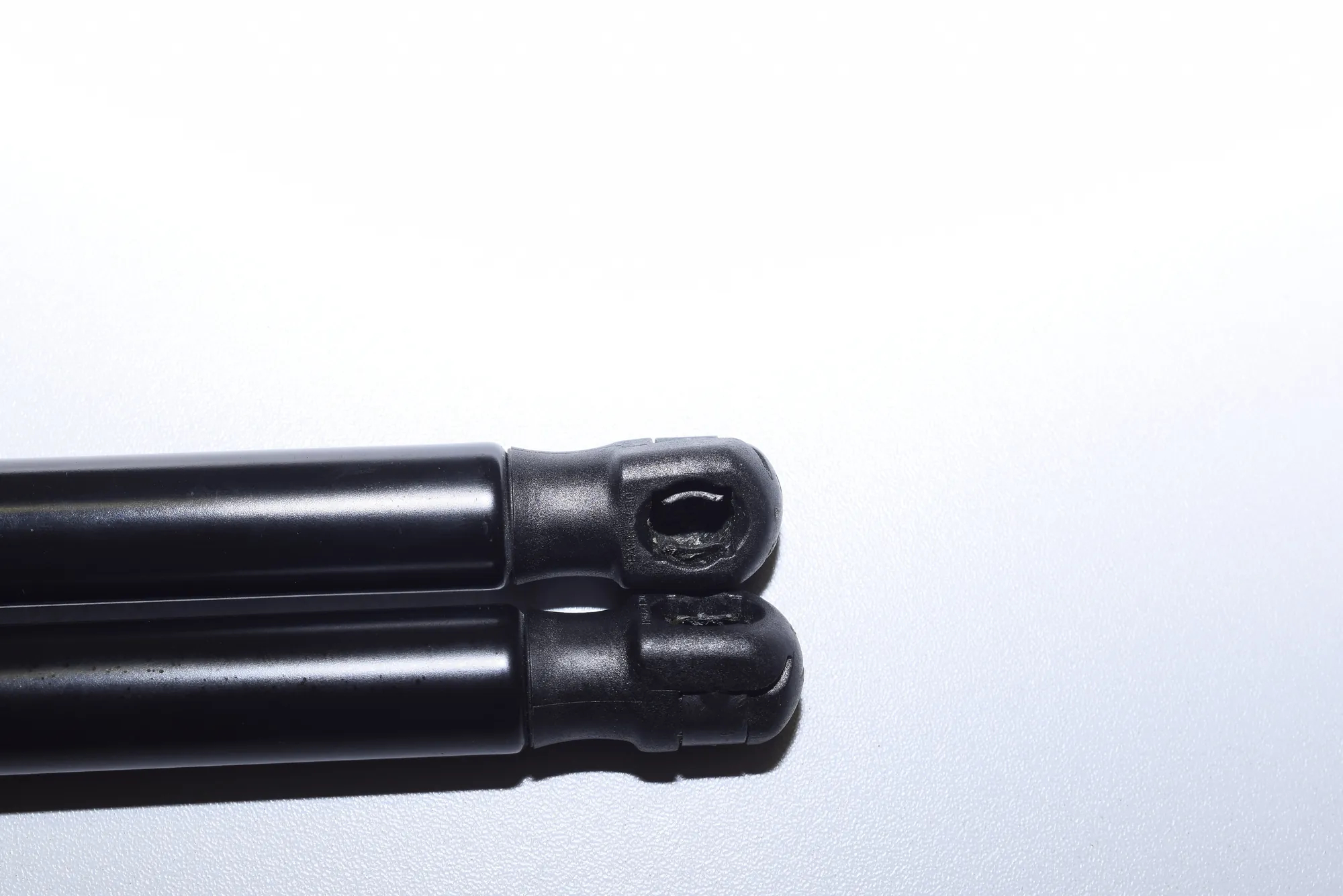 Tailgate Opening Cylinders – OEM BJ32-406A10-AB · LAND ROVER RANGE ROVER EVOQUE (L538) 2.2 D 4x4 2013 – 4