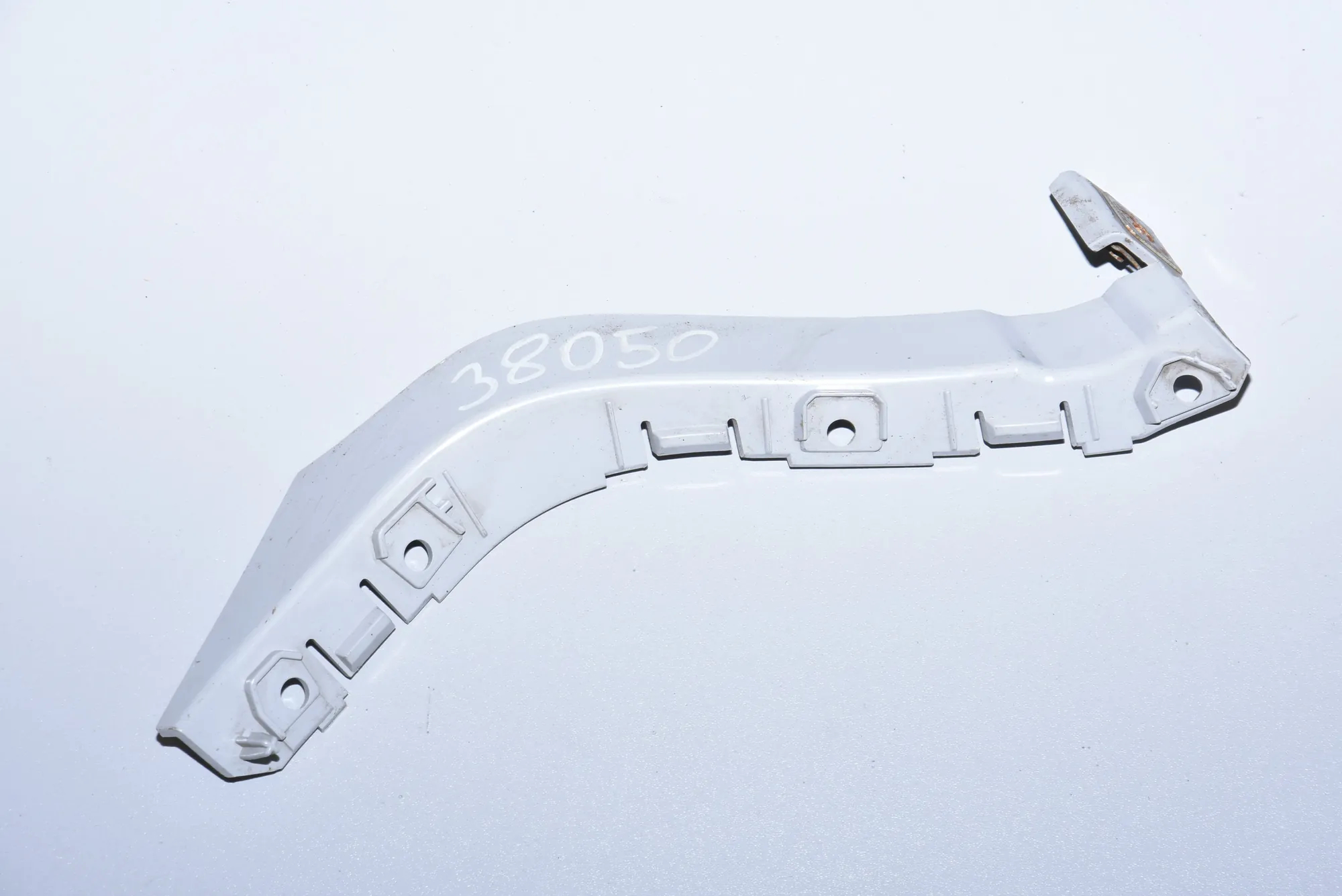 Rear Right Bumper Bracket – OEM BJ32-17A881-AC · LAND ROVER RANGE ROVER EVOQUE (L538) 2.2 D 4x4 2013