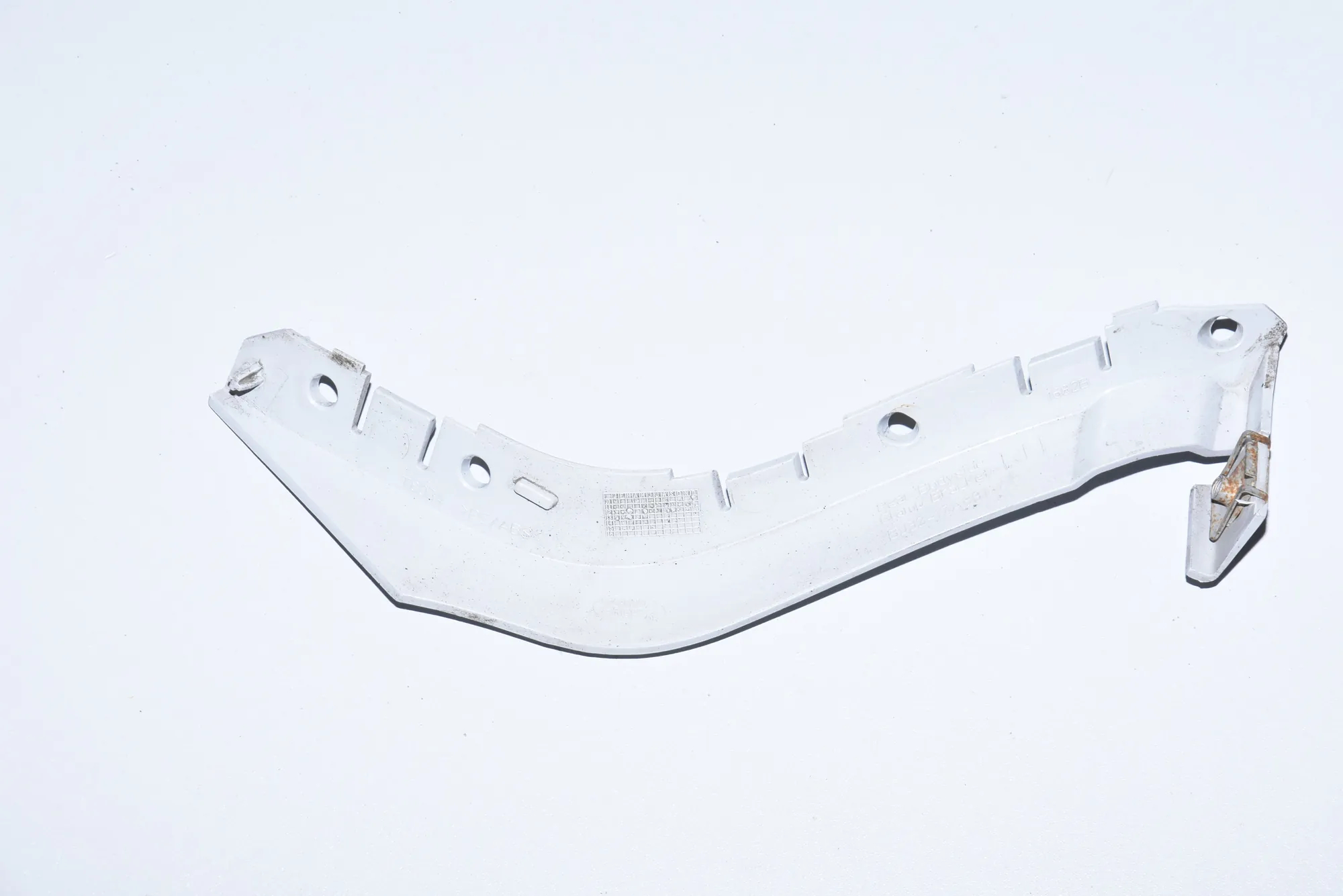 Rear Right Bumper Bracket – OEM BJ32-17A881-AC · LAND ROVER RANGE ROVER EVOQUE (L538) 2.2 D 4x4 2013 – 2