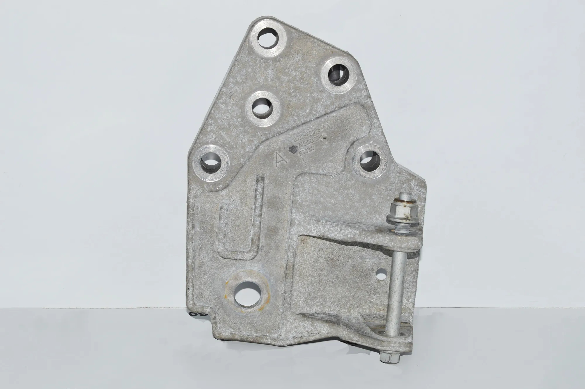 Left Side Engine Bracket – OEM BJ32-6P096-AA · LAND ROVER RANGE ROVER EVOQUE (L538) 2.2 D 4x4 2013 – 4