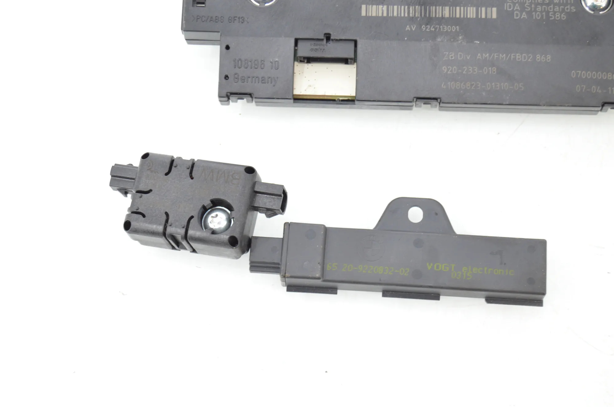 Antenna Amplifier – OEM 9199865 · BMW 5 Touring (F11) 530 d xDrive 2011 – 4