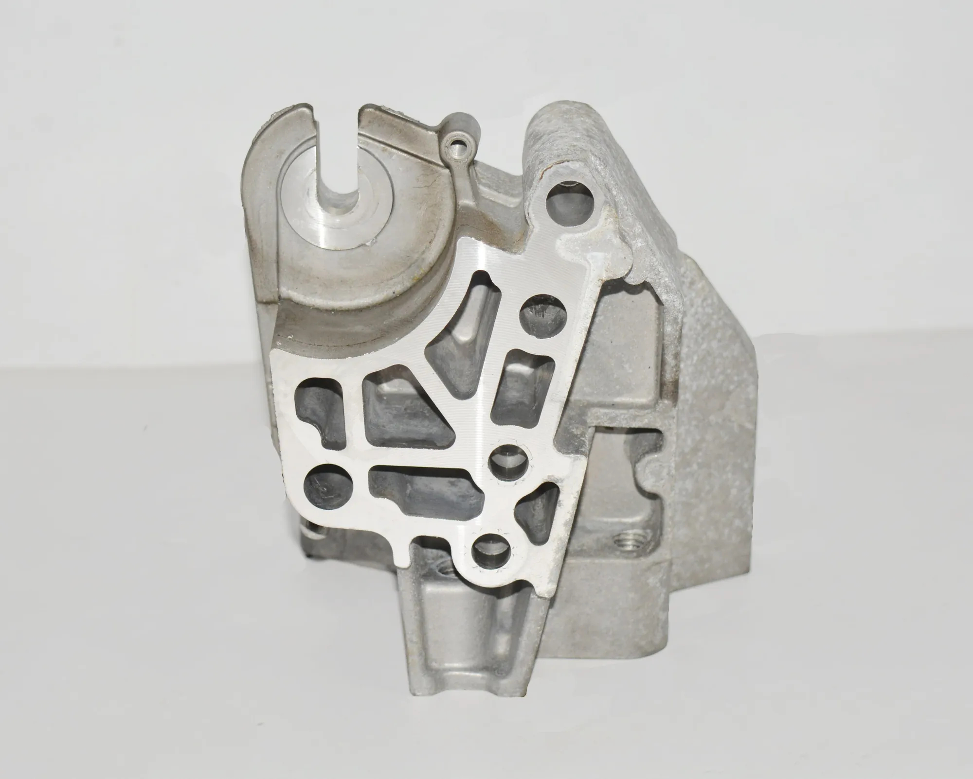 Right Side Engine Bracket – OEM 6G9Q-6030-CB9682877580 · LAND ROVER RANGE ROVER EVOQUE (L538) 2.2 D 4x4 2013 – 5