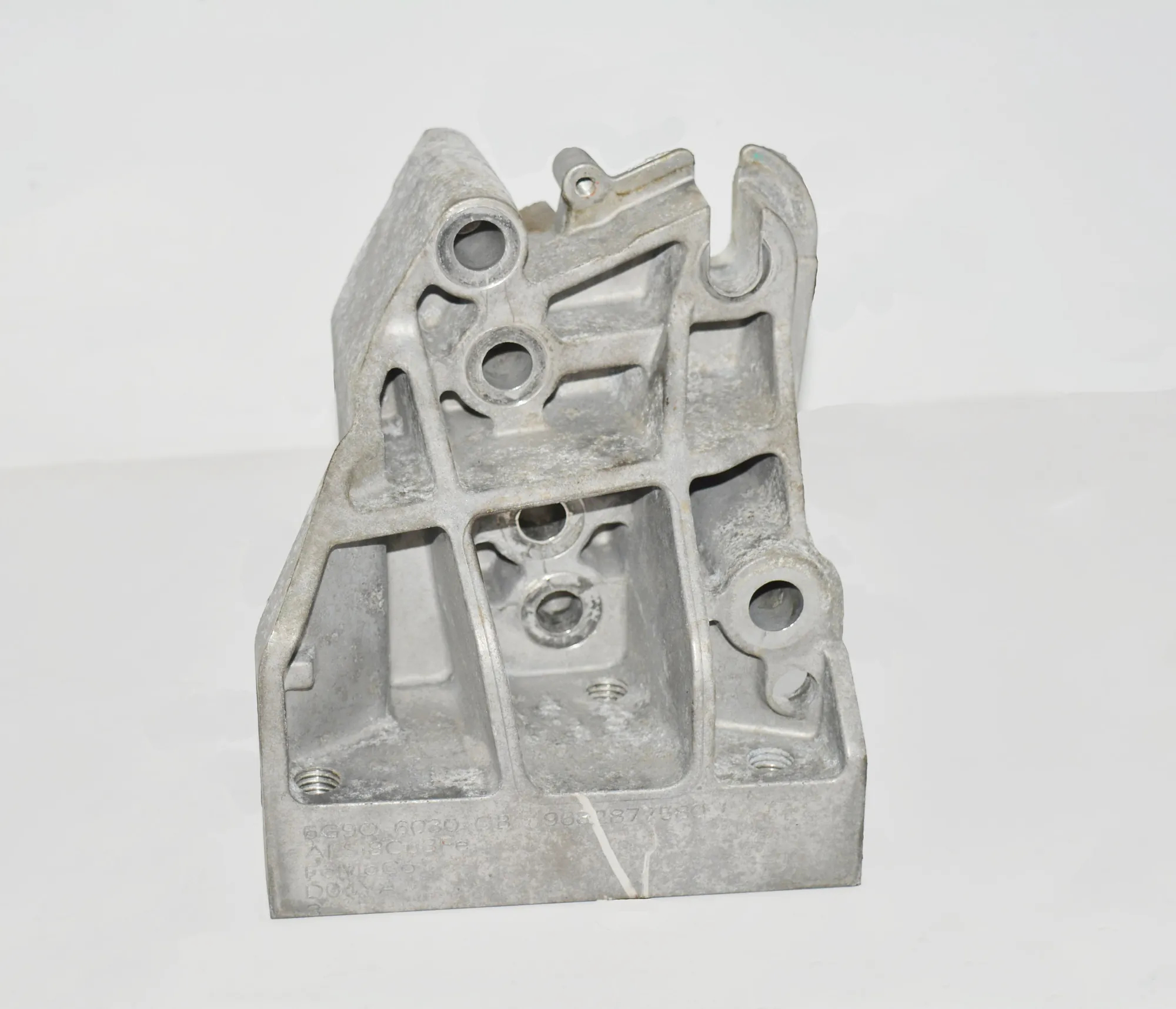 Right Side Engine Bracket – OEM 6G9Q-6030-CB9682877580 · LAND ROVER RANGE ROVER EVOQUE (L538) 2.2 D 4x4 2013 – 3