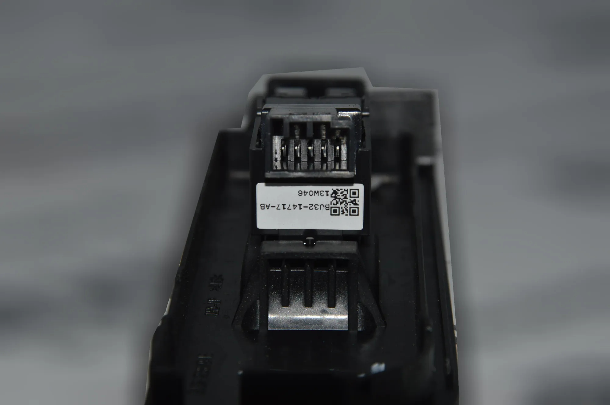 Front Right Door Window Switch – OEM BJ32-14717-AB · LAND ROVER RANGE ROVER EVOQUE (L538) 2.2 D 4x4 2013 – 5