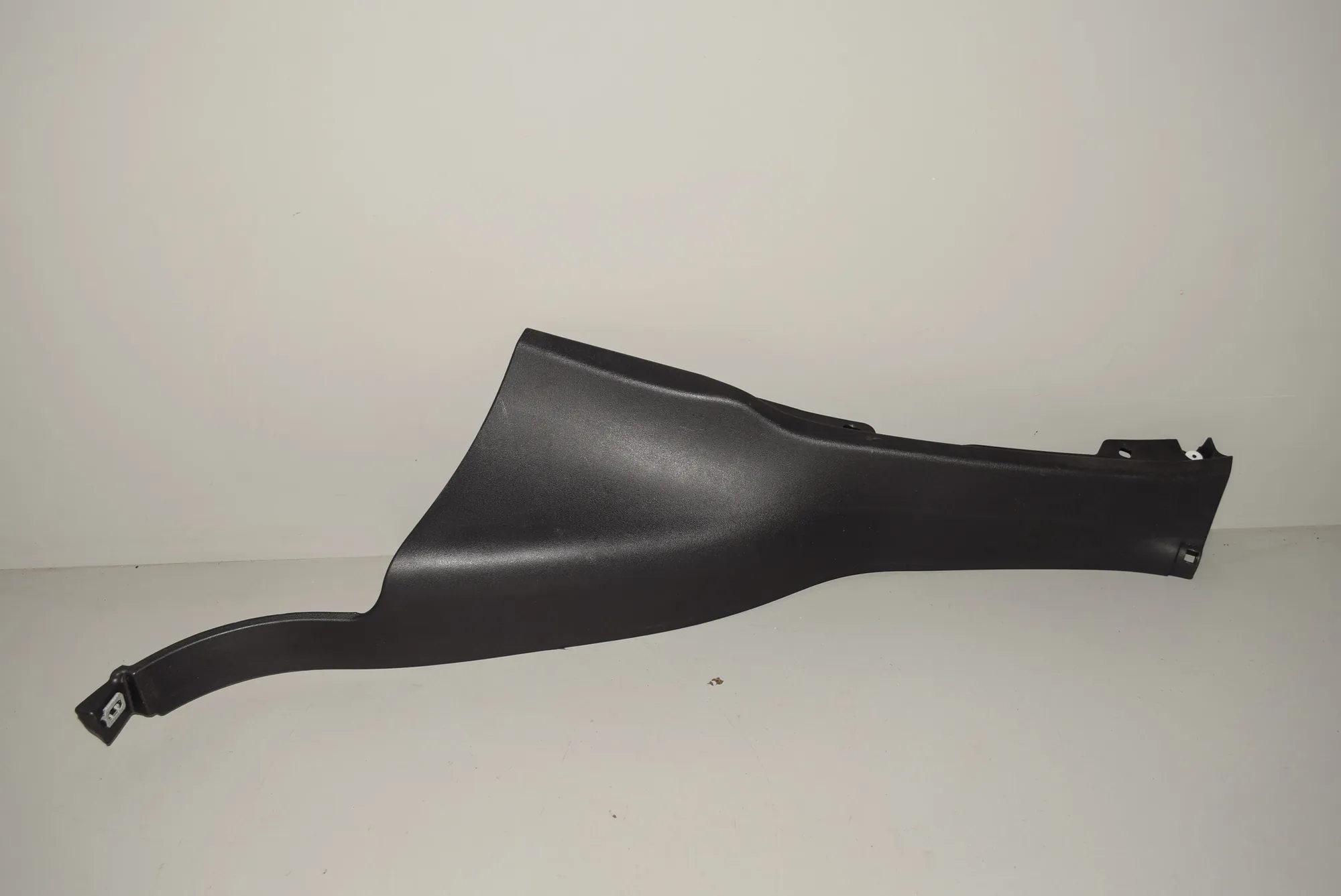 Rear Left Pillar Trim – OEM BJ32-31071-AEW · LAND ROVER RANGE ROVER EVOQUE (L538) 2.2 D 4x4 2013