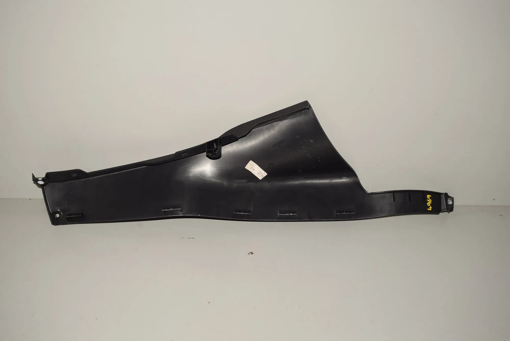 Rear Left Pillar Trim – OEM BJ32-31071-AEW · LAND ROVER RANGE ROVER EVOQUE (L538) 2.2 D 4x4 2013 – 2
