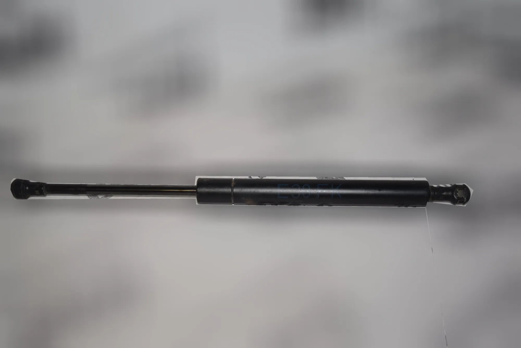 Front Right Bonnet Strut – OEM 8150077 · BMW 7 (E38) 2001