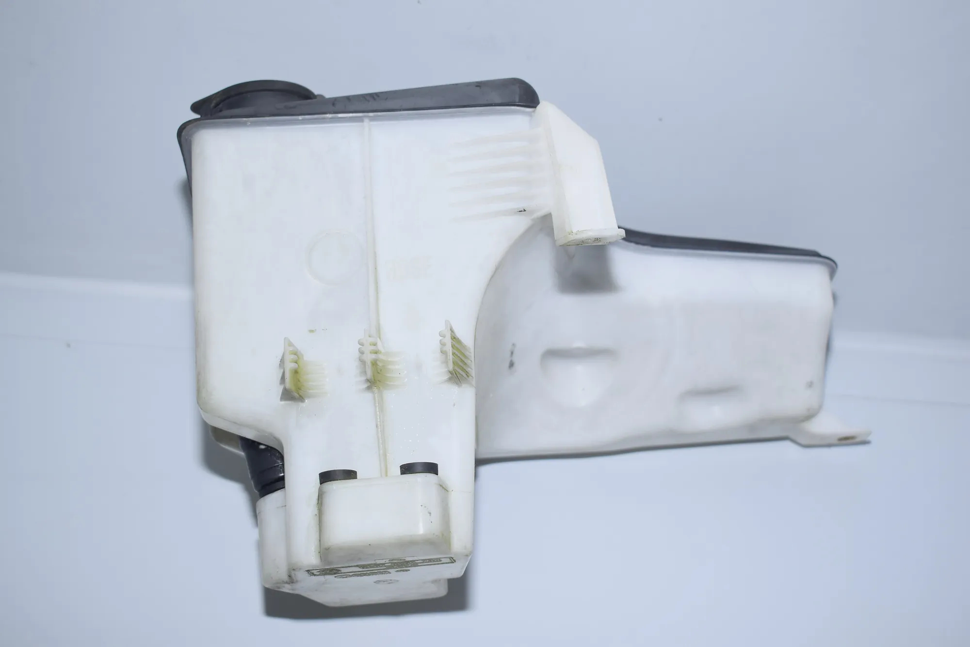 Window Washer Tank – OEM 8252738 · BMW X5 (E53) 3.0 d 2001 – 2