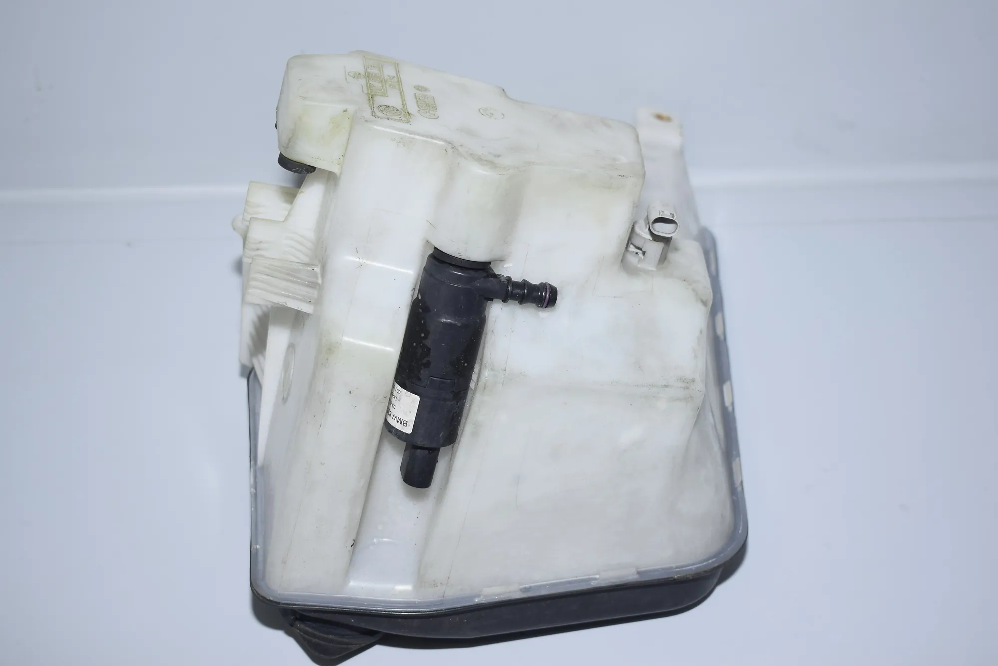 Window Washer Tank – OEM 8252738 · BMW X5 (E53) 3.0 d 2001 – 6