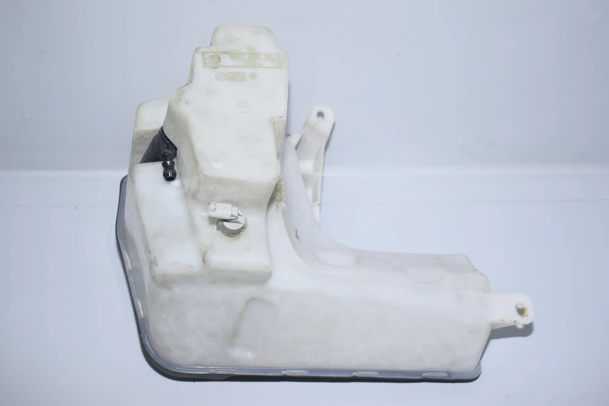 Window Washer Tank – OEM 8252738 · BMW X5 (E53) 3.0 d 2001 – 3