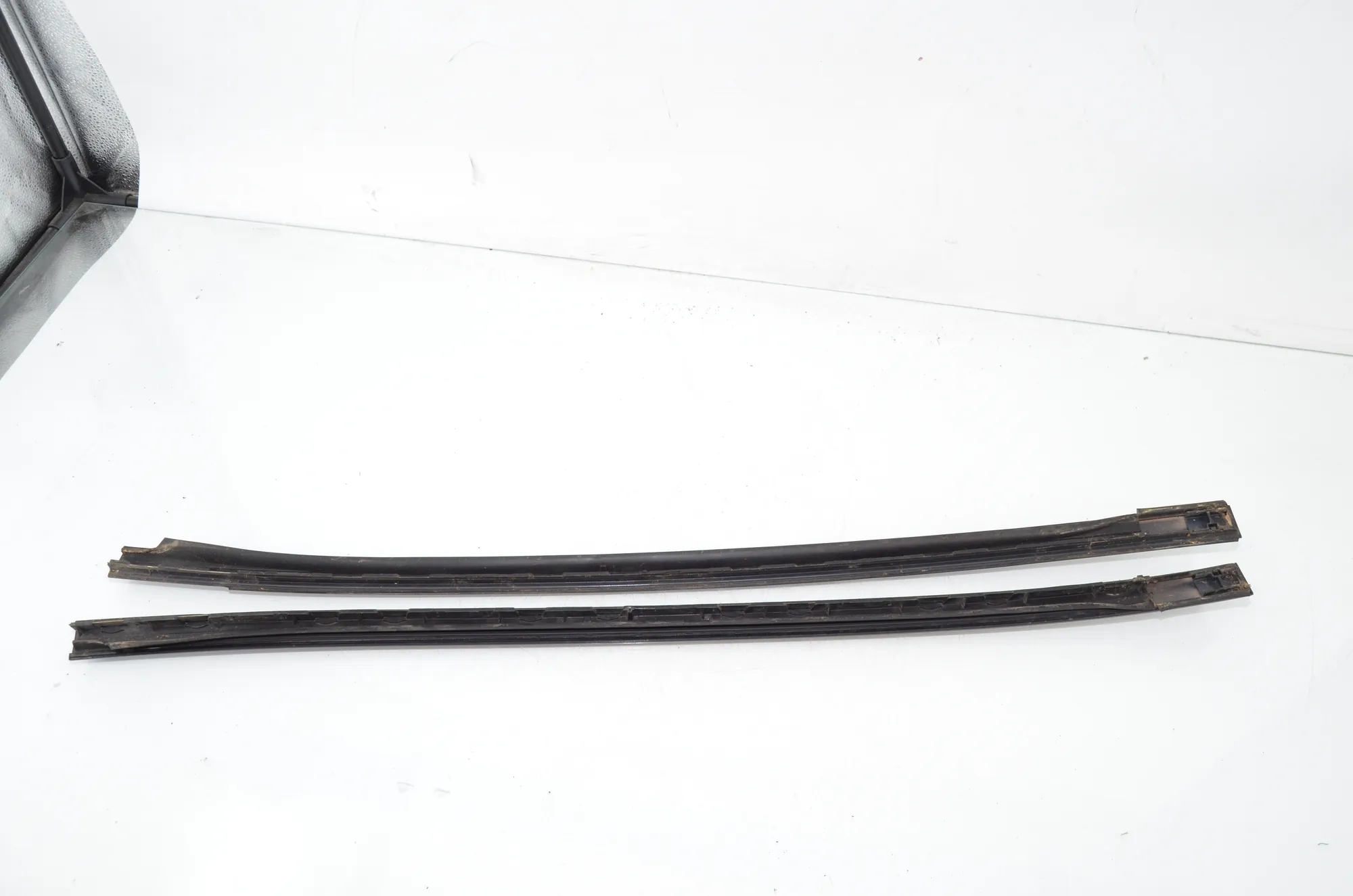 Front Windshield Trim – OEM 7362463 · BMW 5 Touring (F11) 530 d xDrive 2011 – 4