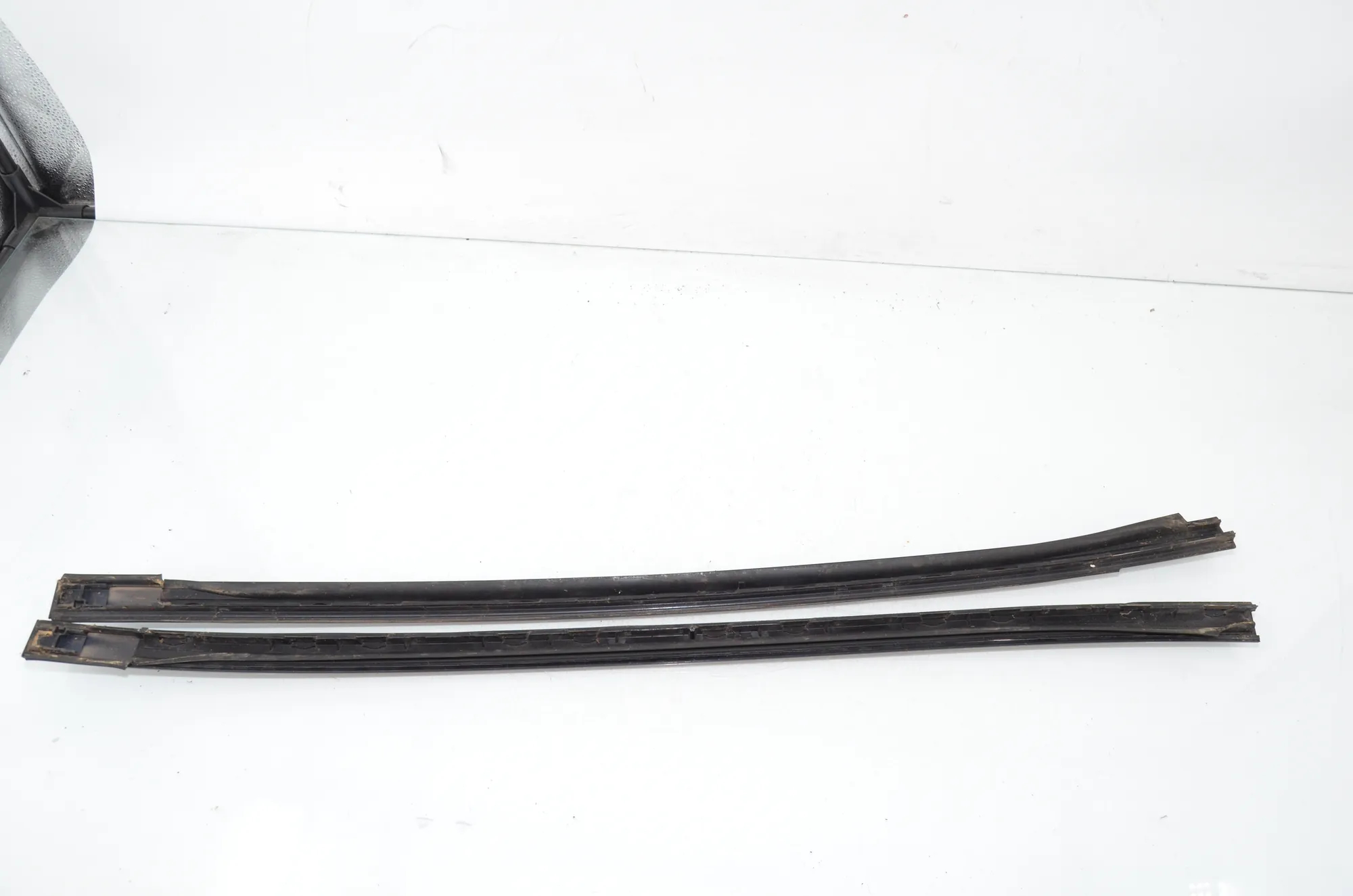 Front Windshield Trim – OEM 7362463 · BMW 5 Touring (F11) 530 d xDrive 2011 – 3