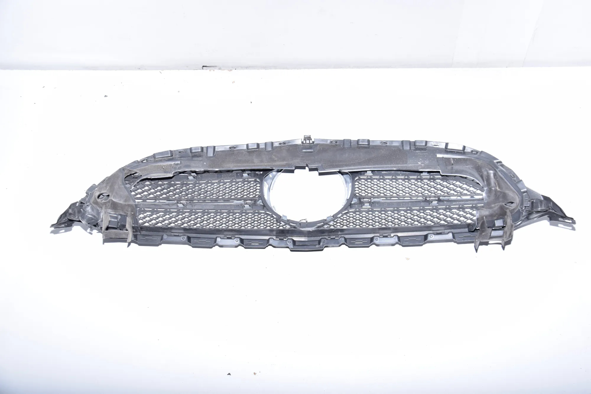 Front Upper Grill – OEM A2050000000 · MERCEDES-BENZ C T-Model (S205) (2014 - -) C 220 BlueTEC / d (205.204) 2015 – 7