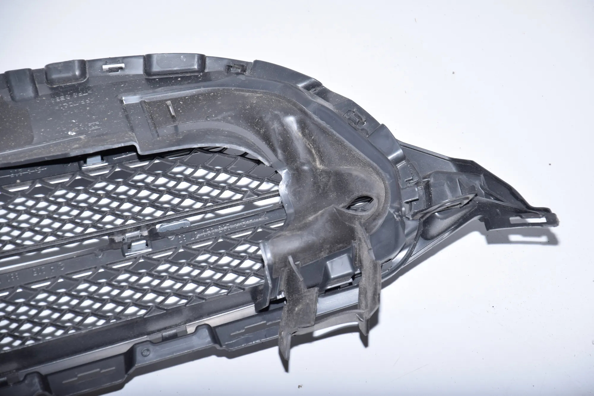 Front Upper Grill – OEM A2050000000 · MERCEDES-BENZ C T-Model (S205) (2014 - -) C 220 BlueTEC / d (205.204) 2015 – 3