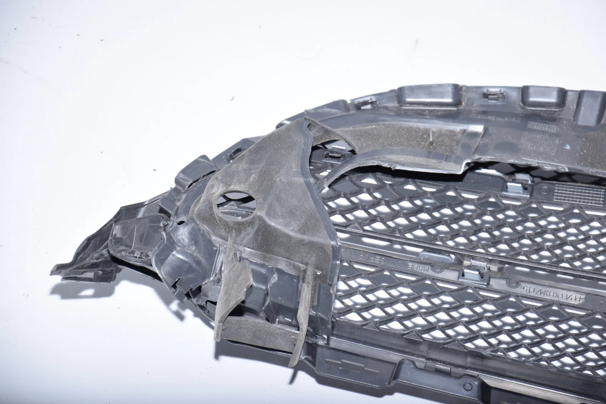 Front Upper Grill – OEM A2050000000 · MERCEDES-BENZ C T-Model (S205) (2014 - -) C 220 BlueTEC / d (205.204) 2015 – 8