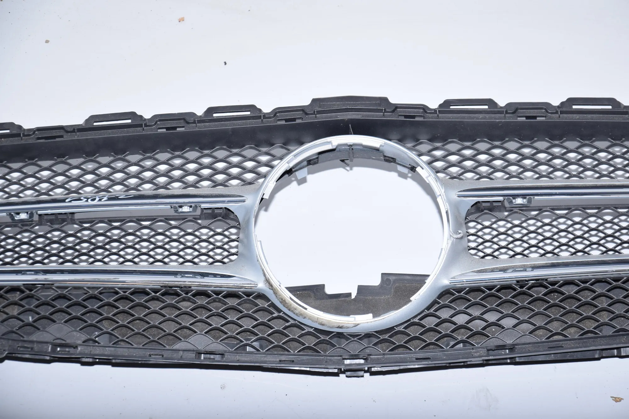 Front Upper Grill – OEM A2050000000 · MERCEDES-BENZ C T-Model (S205) (2014 - -) C 220 BlueTEC / d (205.204) 2015 – 5