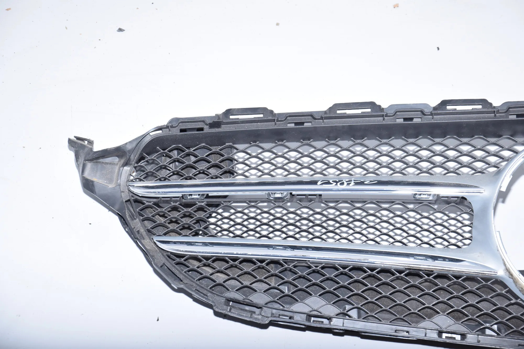 Front Upper Grill – OEM A2050000000 · MERCEDES-BENZ C T-Model (S205) (2014 - -) C 220 BlueTEC / d (205.204) 2015 – 4