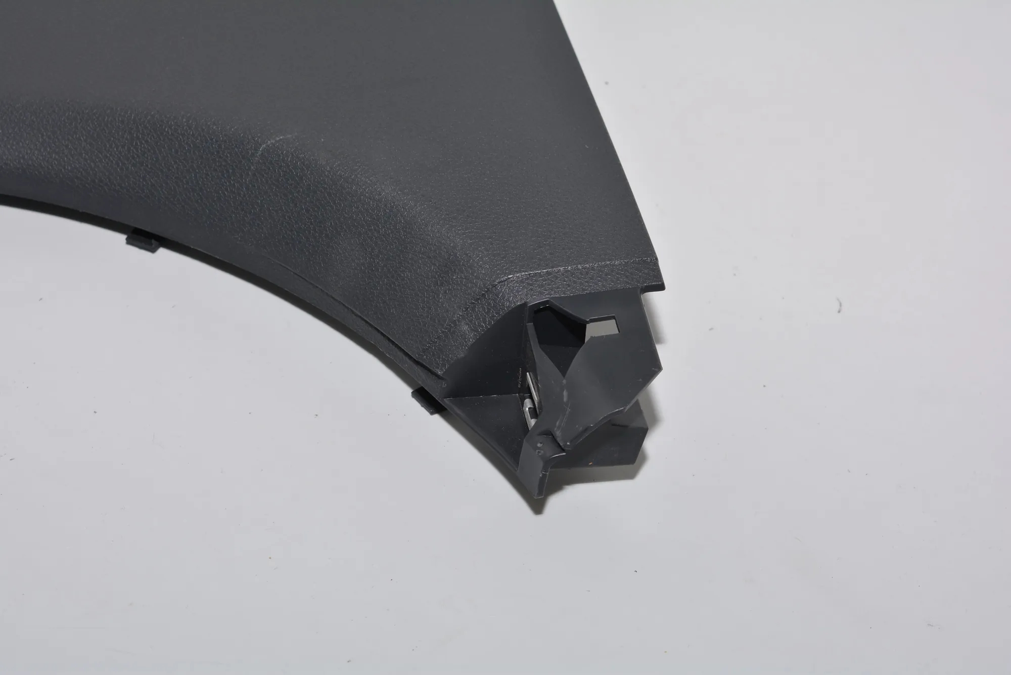 Right Side B Pillar Trim – OEM A2056900425 · MERCEDES-BENZ C T-Model (S205) (2014 - -) C 220 BlueTEC / d (205.204) 2015 – 2