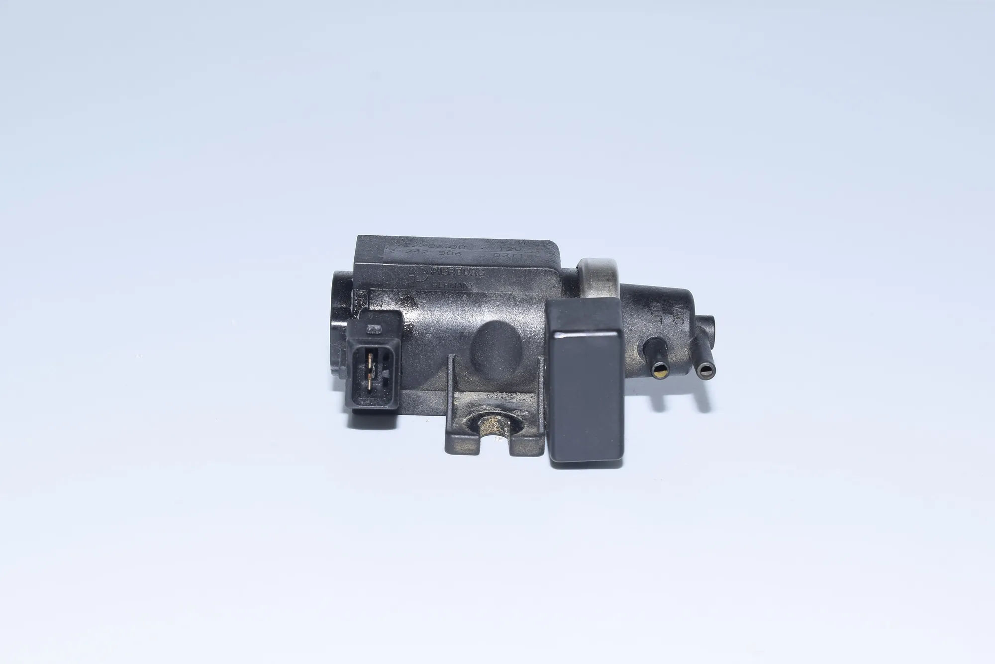 Solenoid Valve – OEM 2247906 · BMW 5 (E39) 530 d 1998 – 2