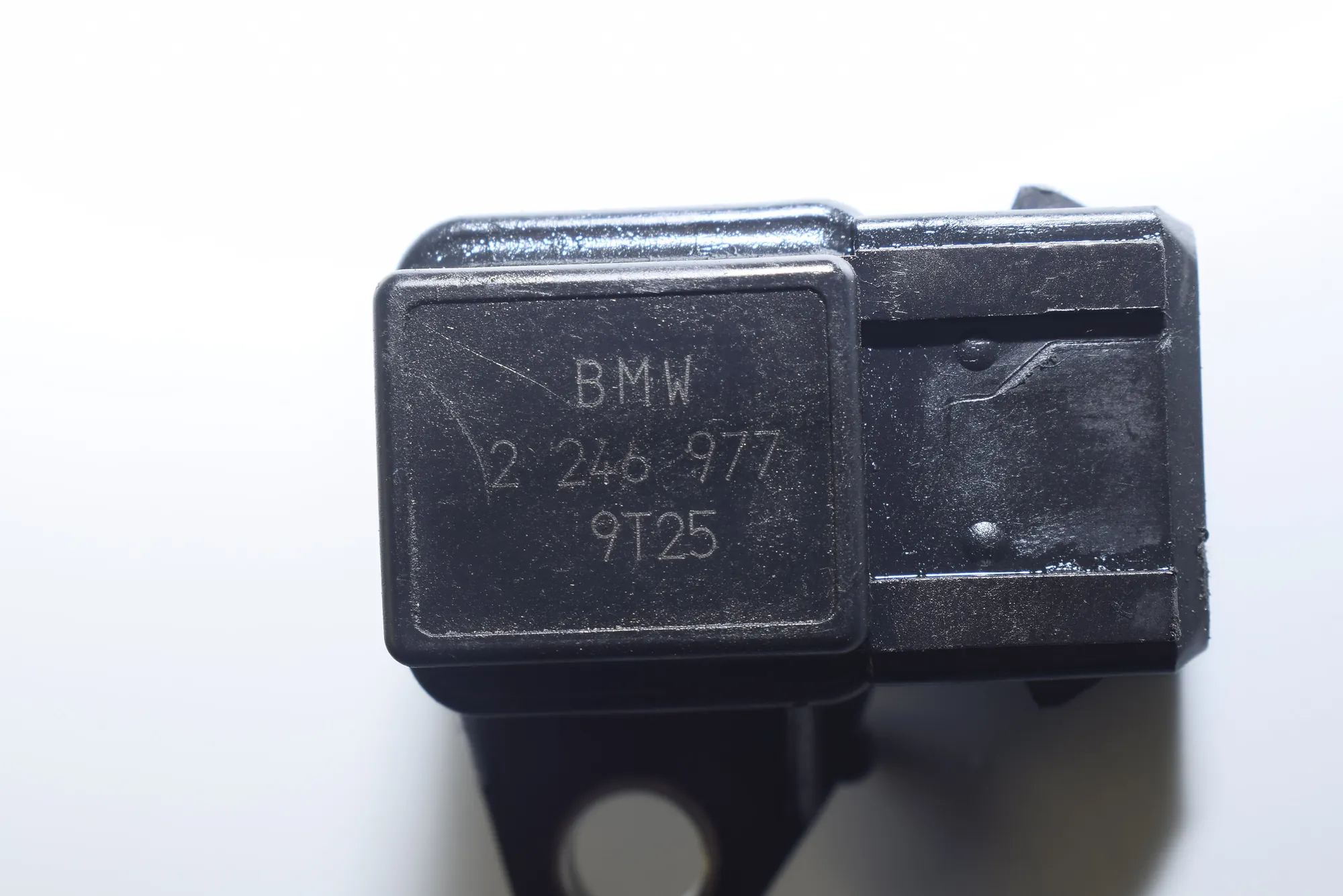 Intake Manifold Pressure Sensor – OEM 2246977 · BMW 5 (E39) 530 d 1998 – 5