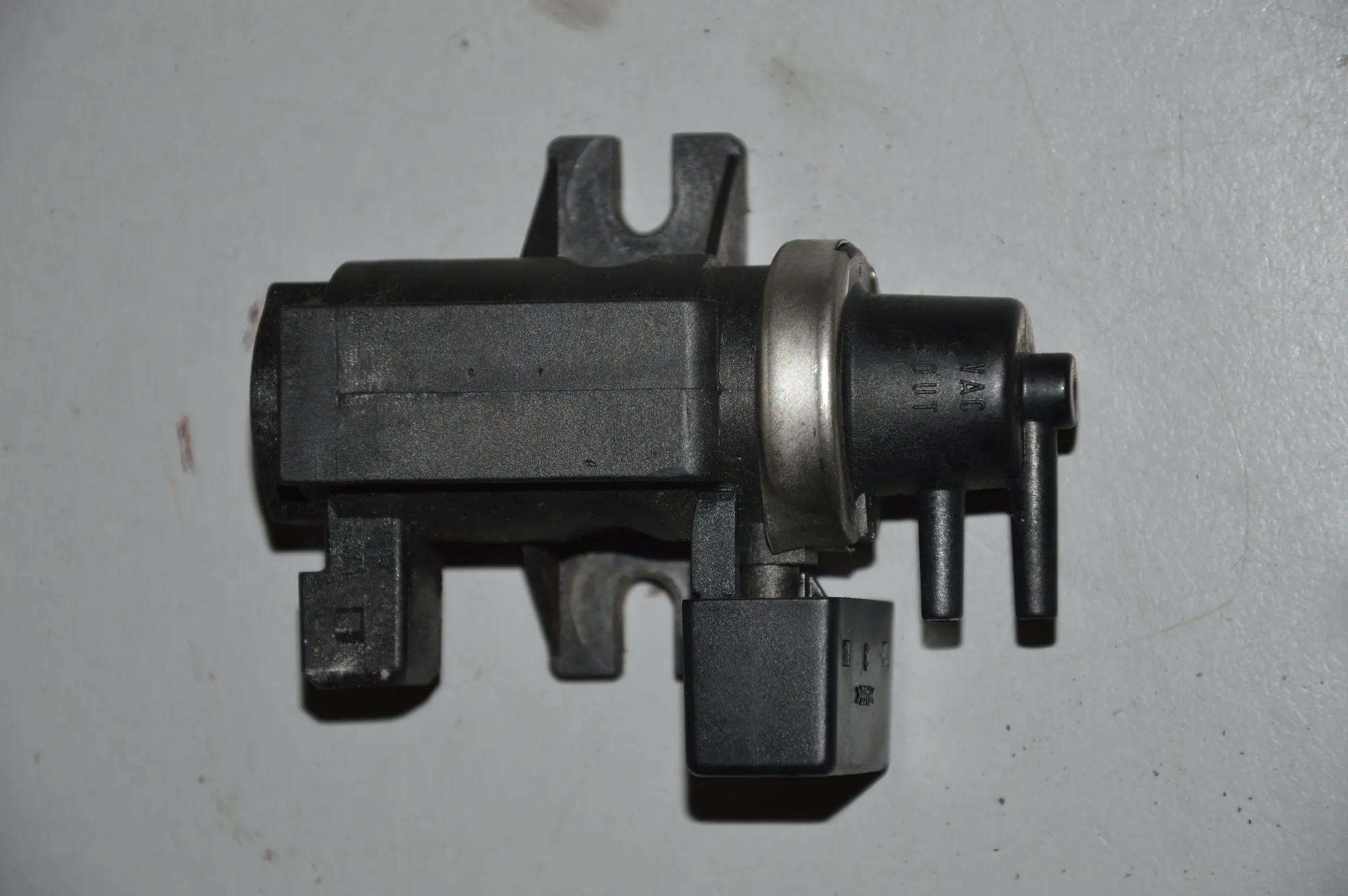 Solenoid Valve – OEM 2247906 · BMW 5 Touring (E39) 525 d 2001