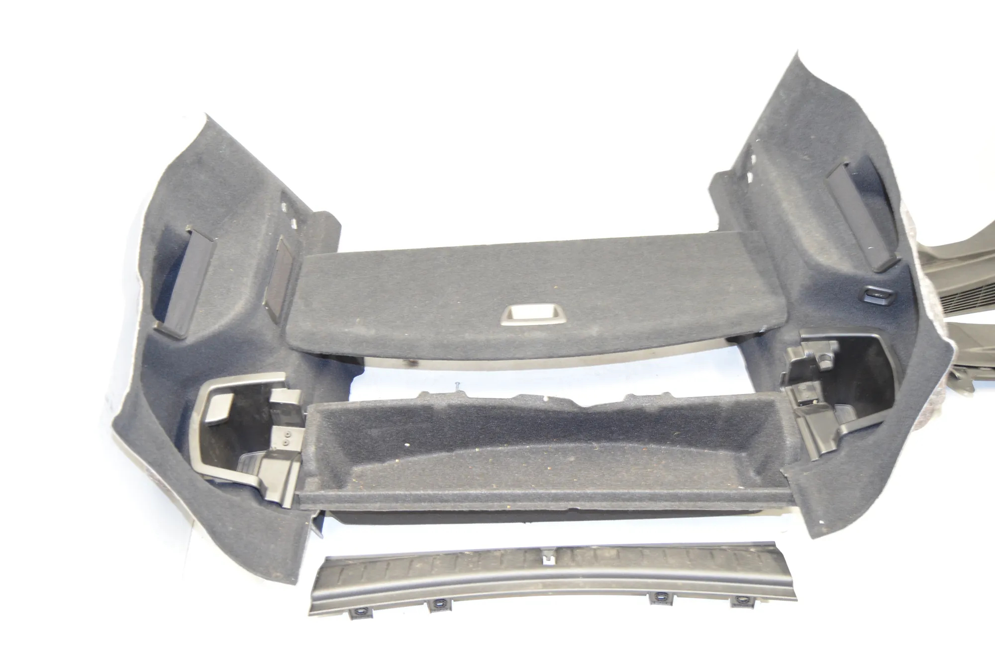 Trunk Trim Kit – OEM 7327010 · BMW 2 Gran Tourer (F46) 216 i 2018 – 2