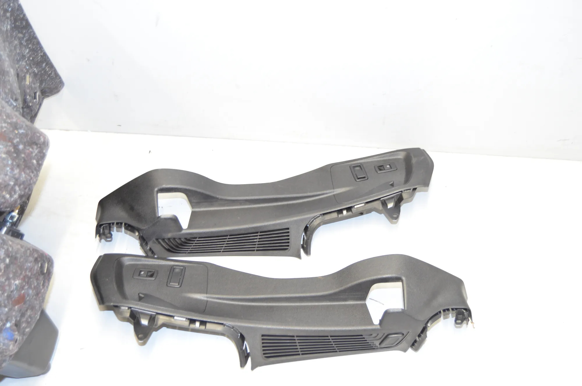 Trunk Trim Kit – OEM 7327010 · BMW 2 Gran Tourer (F46) 216 i 2018 – 5