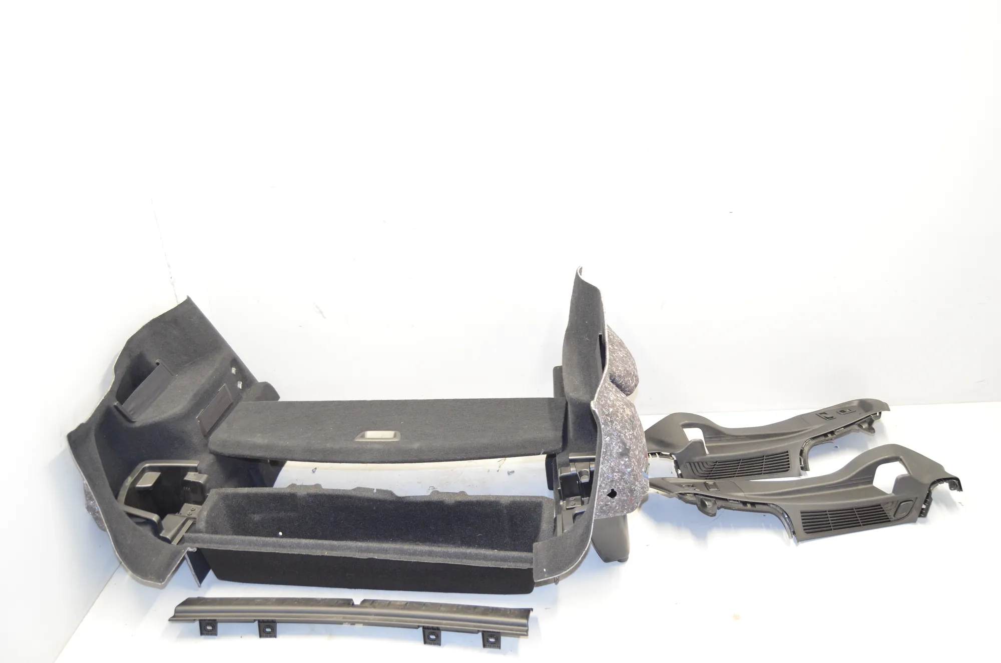 Trunk Trim Kit – OEM 7327010 · BMW 2 Gran Tourer (F46) 216 i 2018
