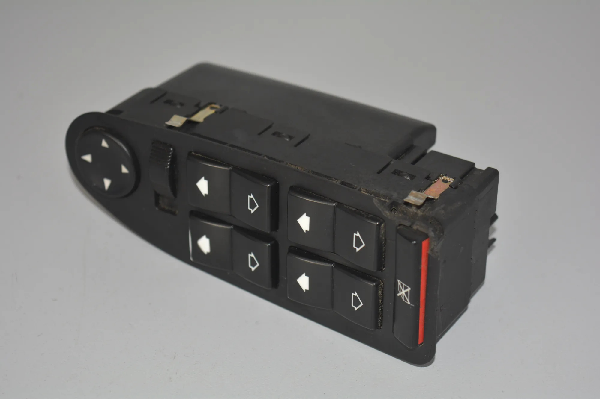 Front Left Door Window Switch – OEM 6904303 · BMW 5 (E39) 530 d 1999 – 4