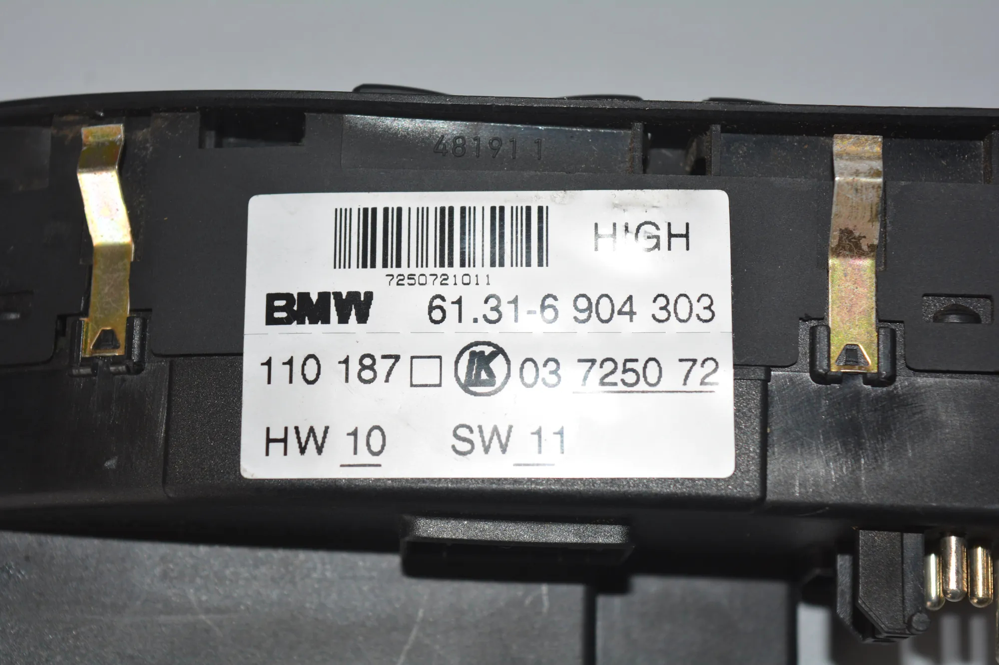 Front Left Door Window Switch – OEM 6904303 · BMW 5 (E39) 530 d 1999 – 8