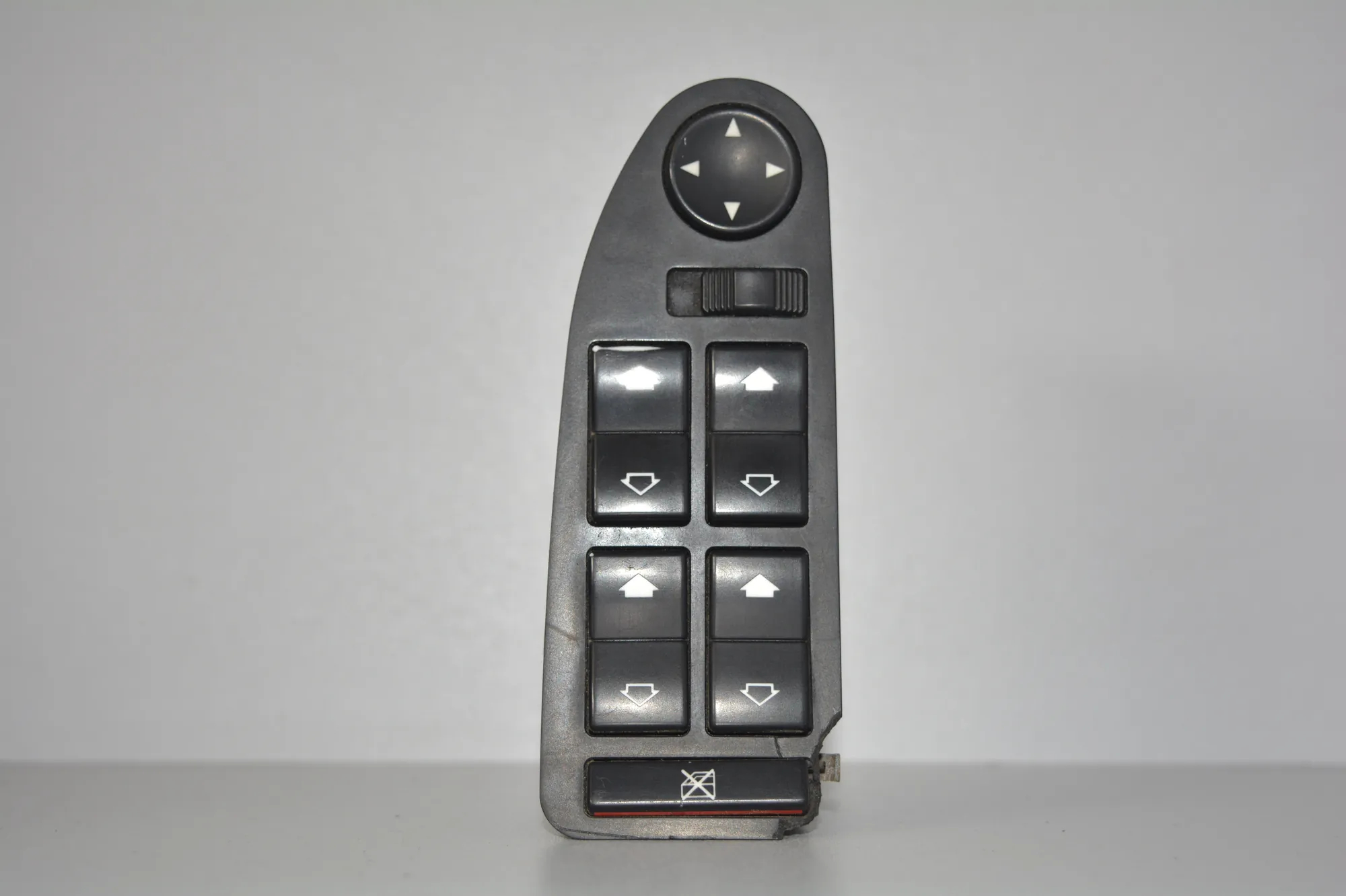Front Left Door Window Switch – OEM 6904303 · BMW 5 (E39) 530 d 1999