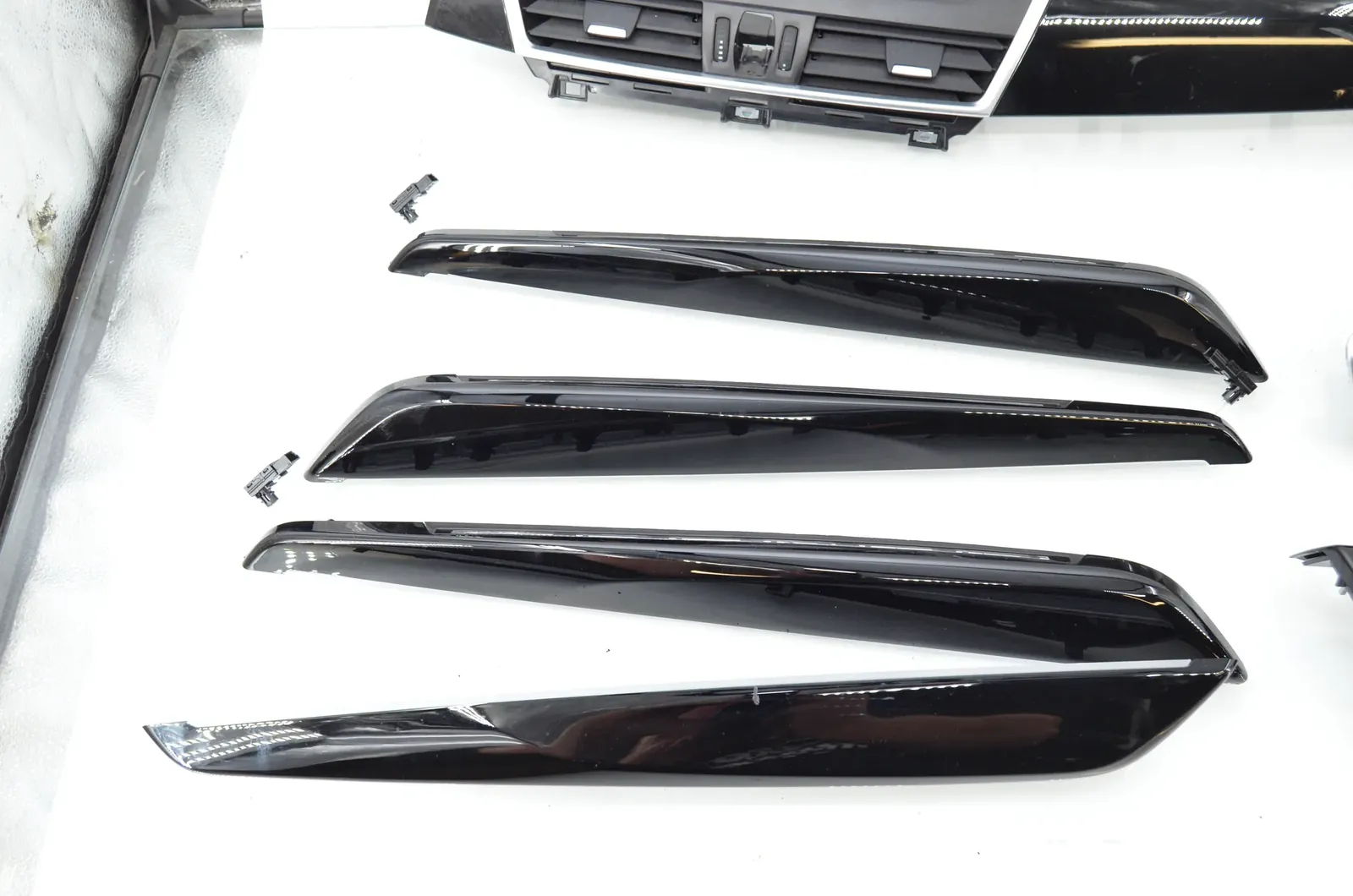 Interior Trim Strips Kit – OEM 9312393 · BMW 2 Gran Tourer (F46) 216 i 2018 – 4