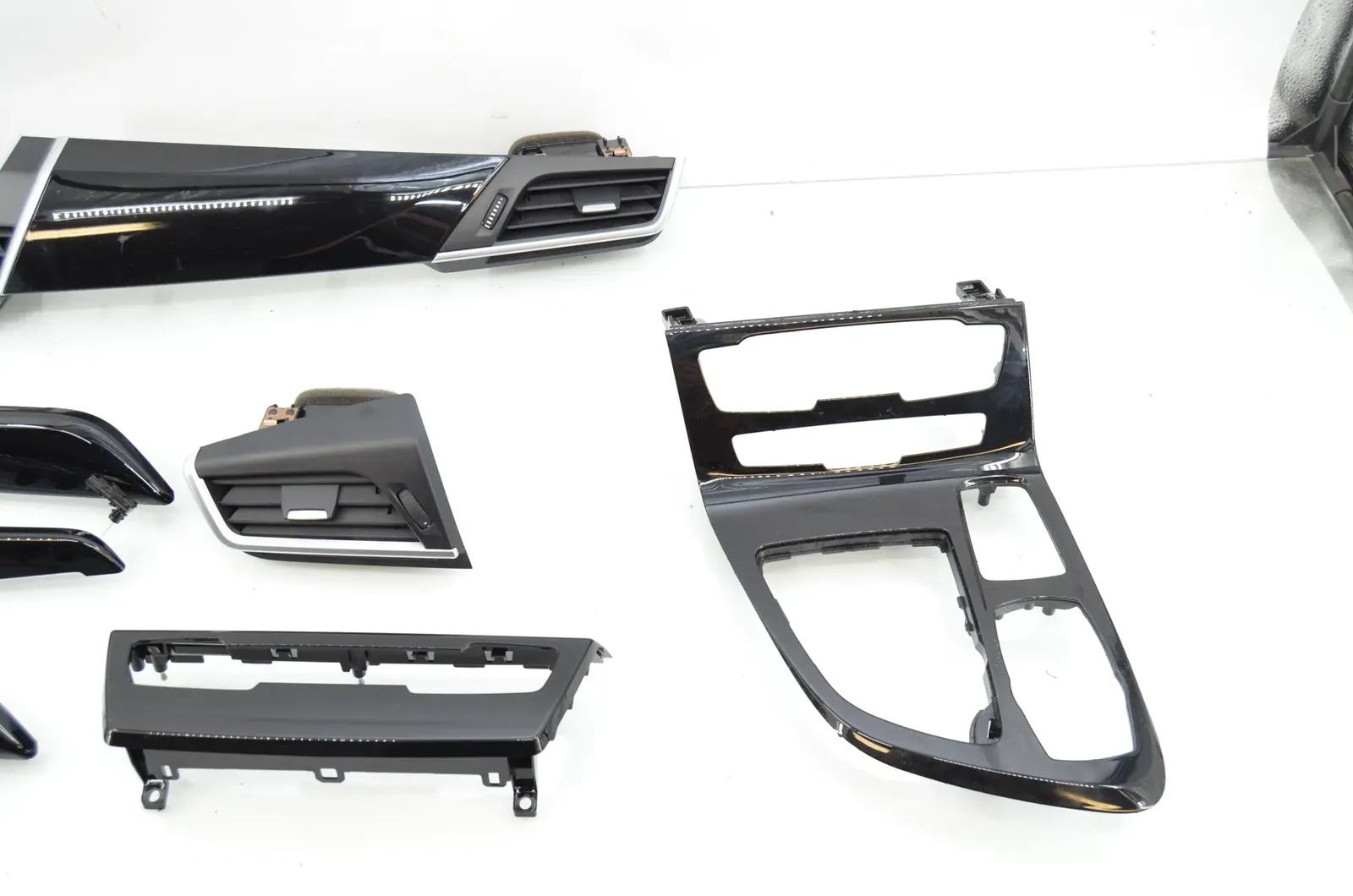 Interior Trim Strips Kit – OEM 9312393 · BMW 2 Gran Tourer (F46) 216 i 2018 – 3
