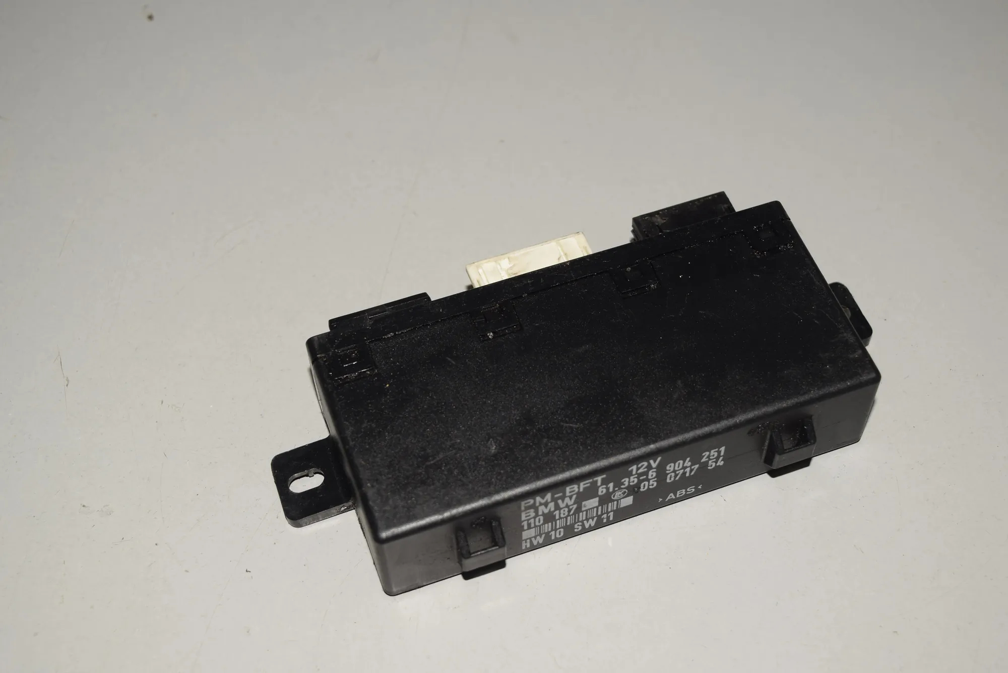 Front Left Door Control Unit – OEM 6904251 · BMW 5 (E39) BMW 5 (E39) 2000