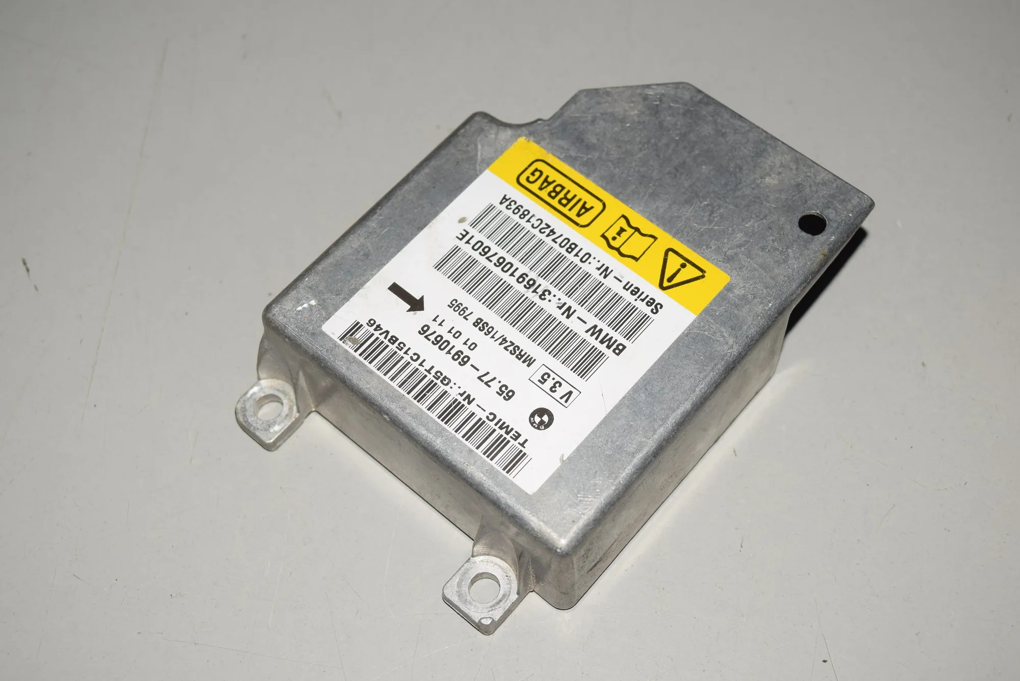 SRS Control Unit – OEM 6910676 · BMW 5 (E39) BMW 5 (E39) 2001 – 3