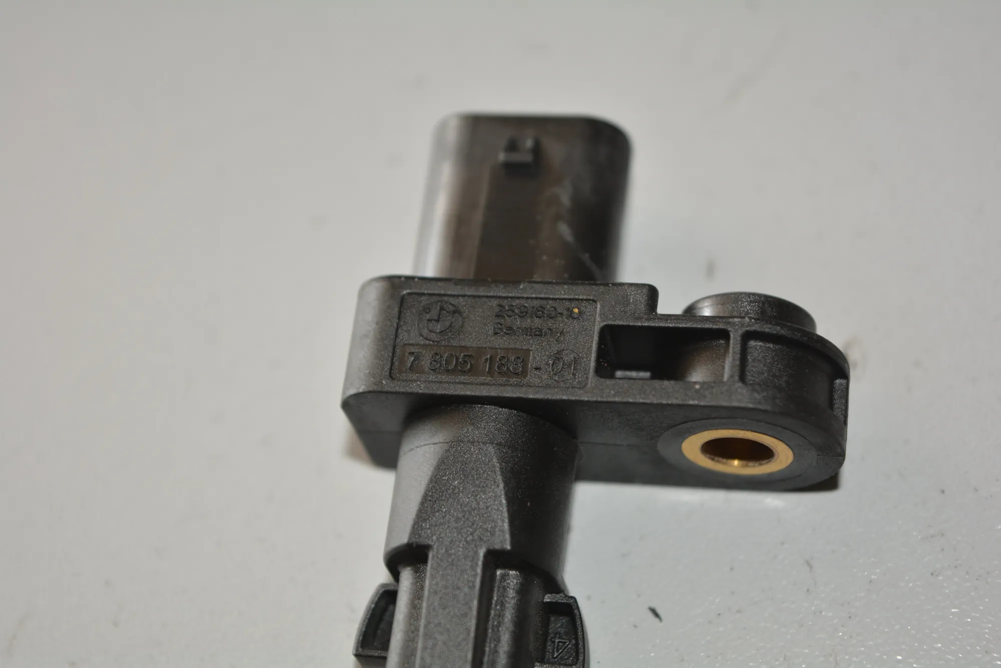 Camshaft Position Sensor – OEM 7805188 · BMW 5 Touring (F11) BMW 5 Touring (F11) 520 d xDrive 2014 – 9