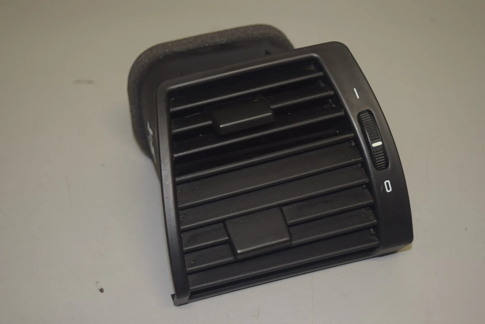 Dashboard Air Vents – OEM 8402215 · BMW X5 (E53) BMW X5 (E53) 2000