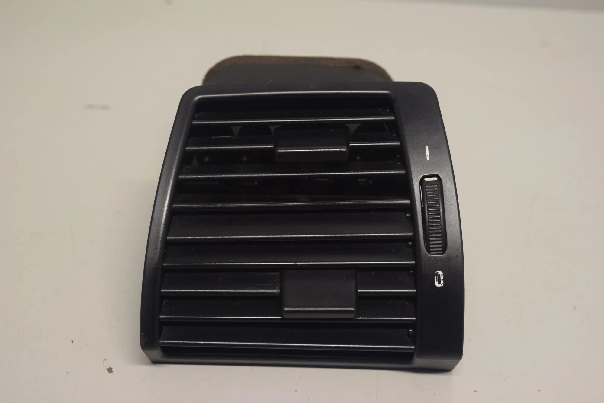 Dashboard Air Vents – OEM 8402215 · BMW X5 (E53) BMW X5 (E53) 2000