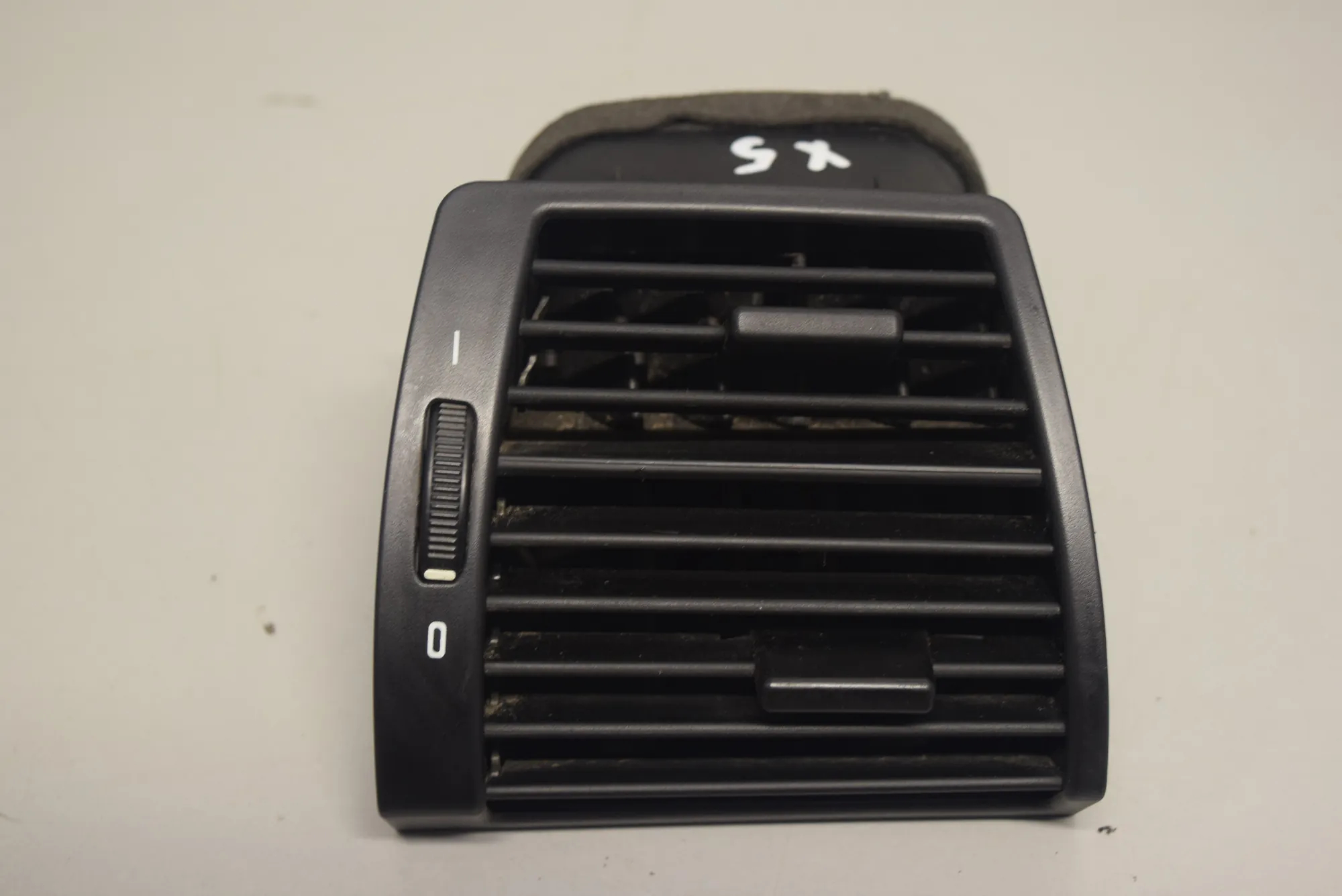 Dashboard Air Vents – OEM 8402216 · BMW X5 (E53) BMW X5 (E53) 2000
