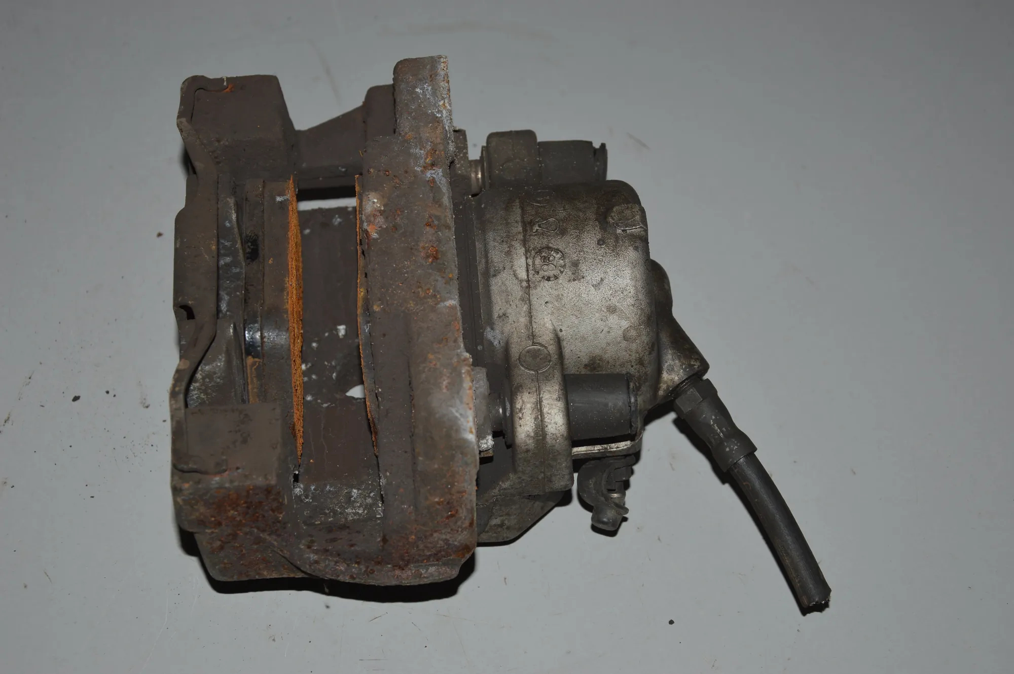 Front Left Brake Caliper · BMW 5 Touring (E39) 530 d 1998 – 3