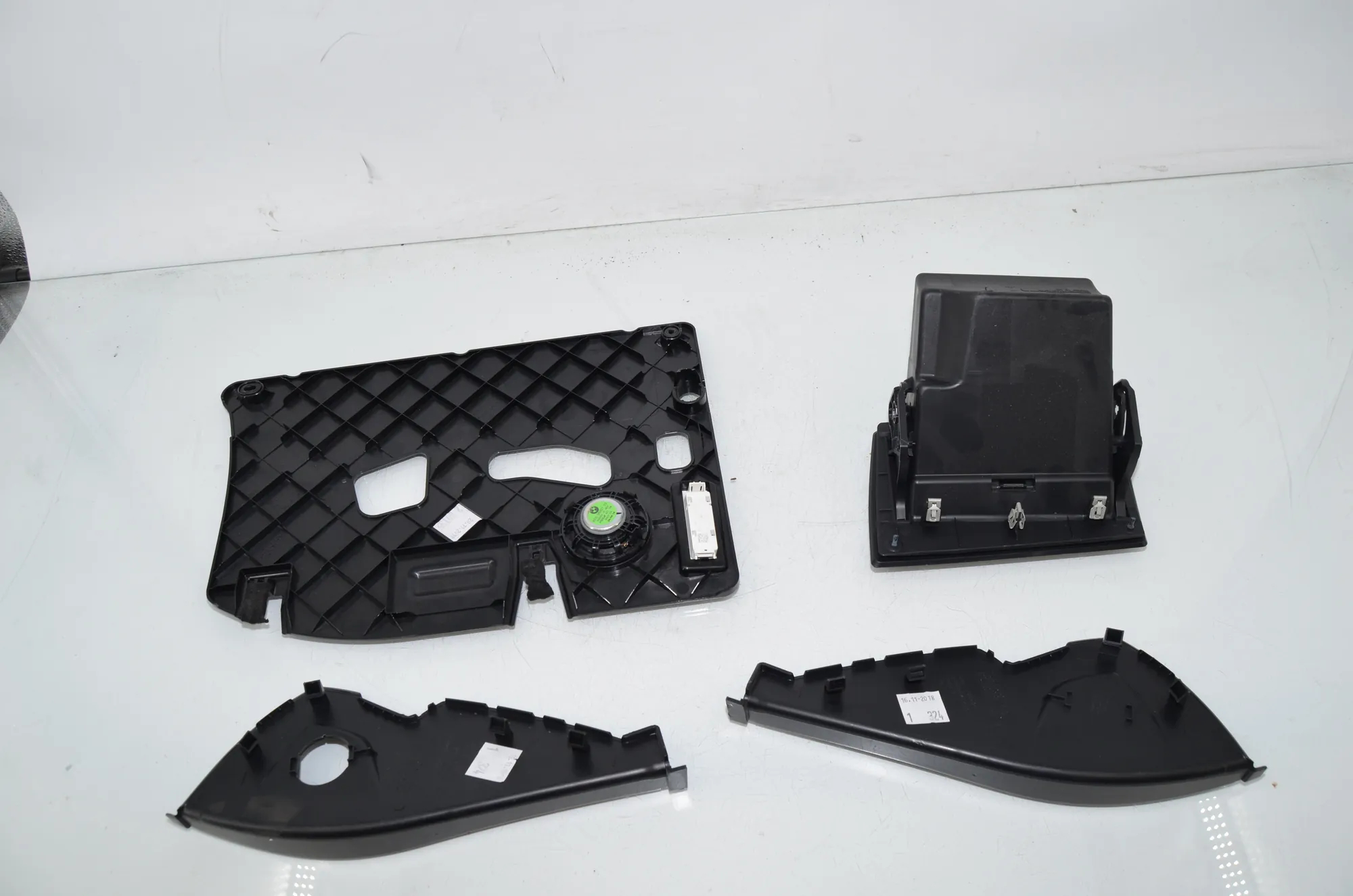 Dashboard Lower Trim – OEM 9316560 · BMW 2 Gran Tourer (F46) 216 i 2018 – 4