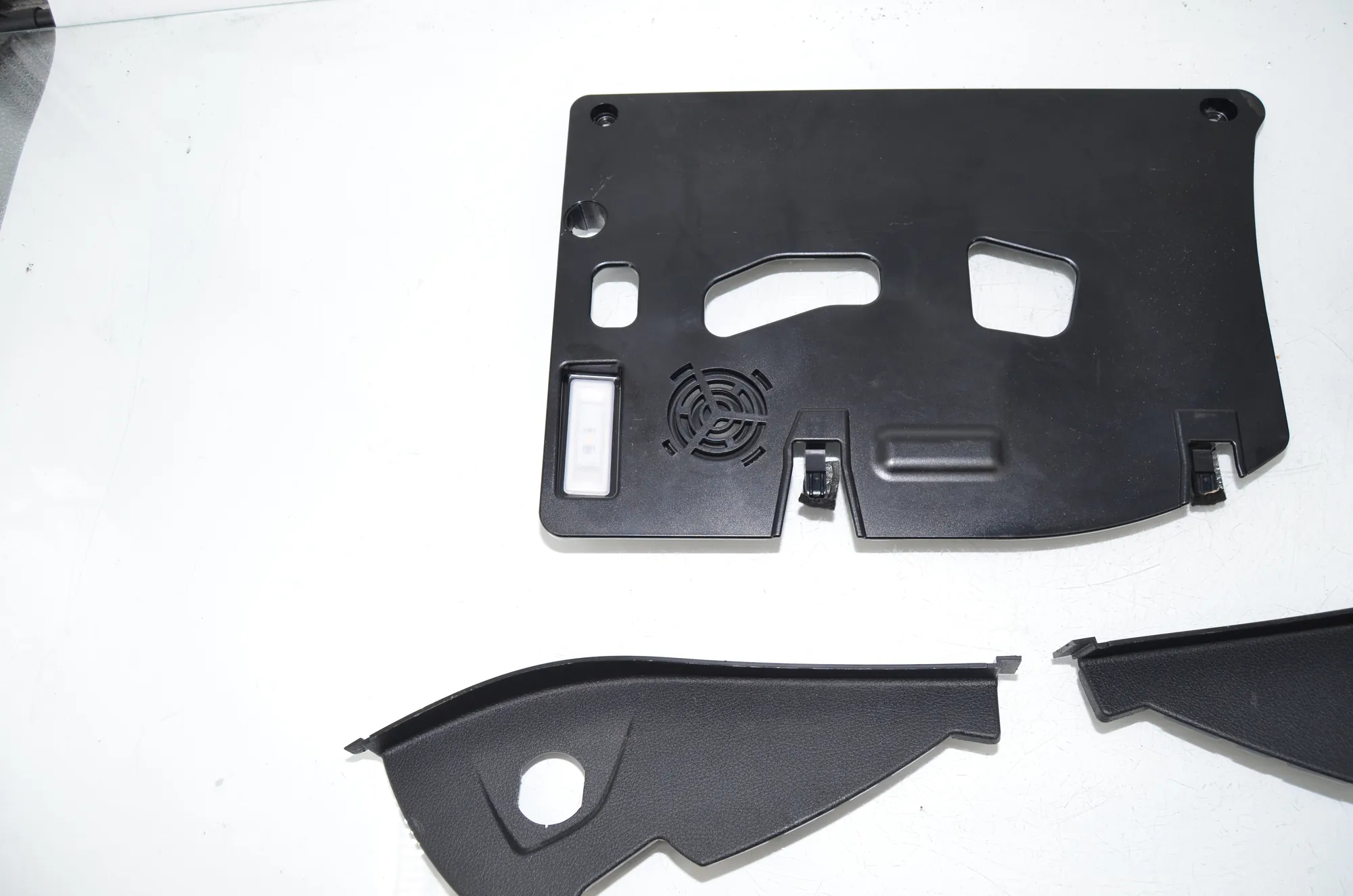 Dashboard Lower Trim – OEM 9316560 · BMW 2 Gran Tourer (F46) 216 i 2018 – 2