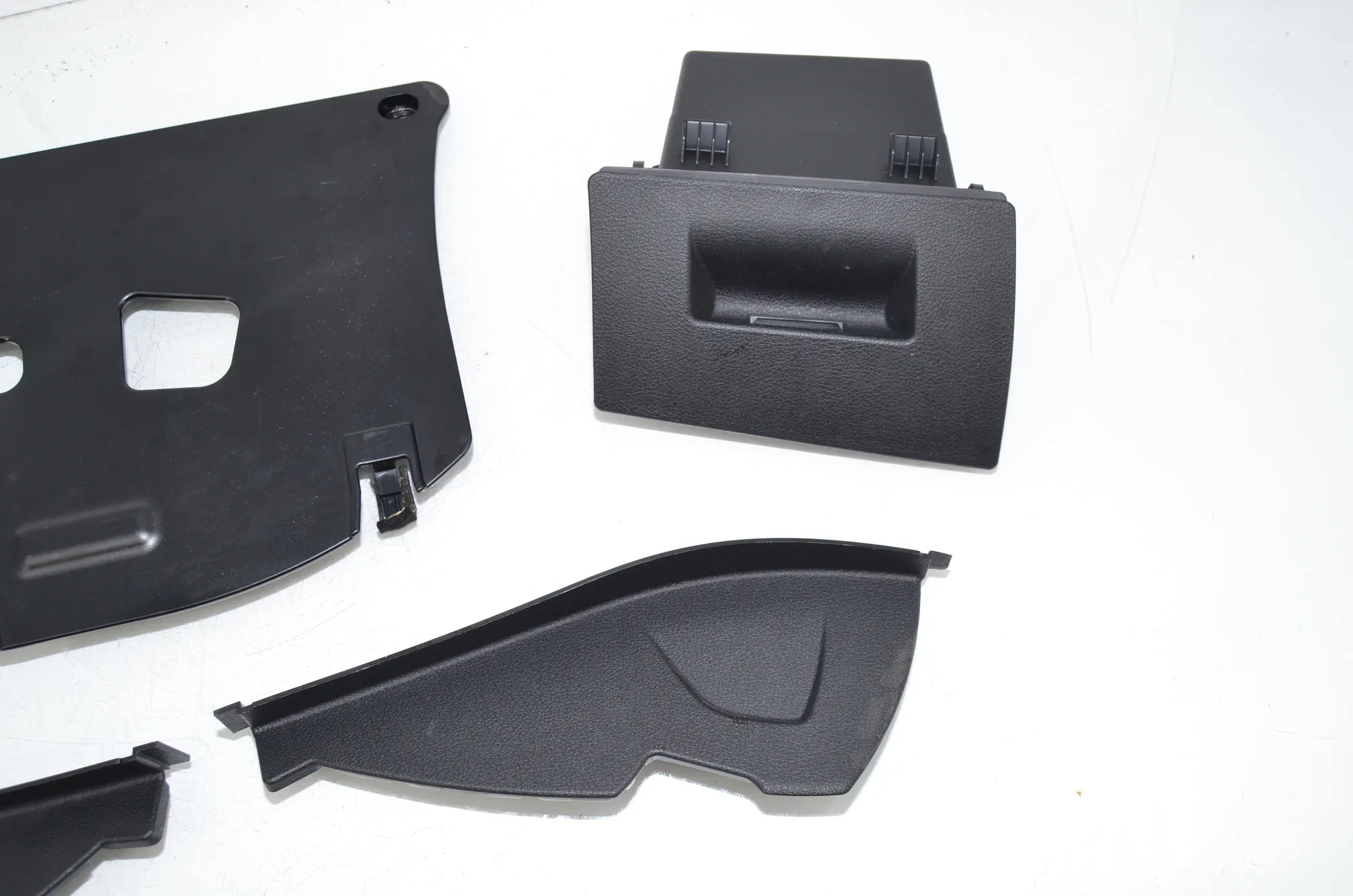 Dashboard Lower Trim – OEM 9316560 · BMW 2 Gran Tourer (F46) 216 i 2018 – 3