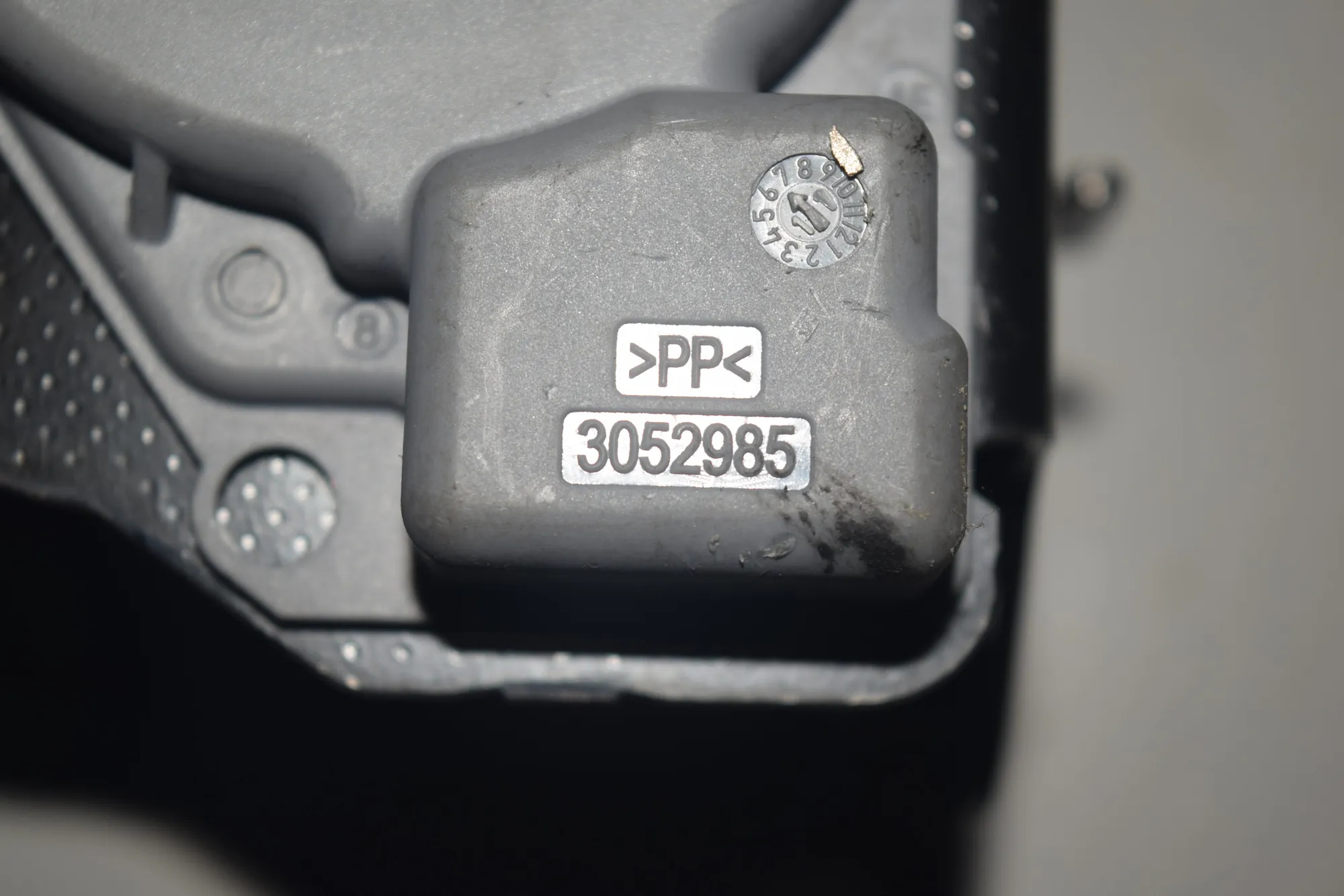Front Right Seatbelt – OEM 30577122 · BMW X6 (E71, E72) BMW X6 (E71, E72) 2009 – 5