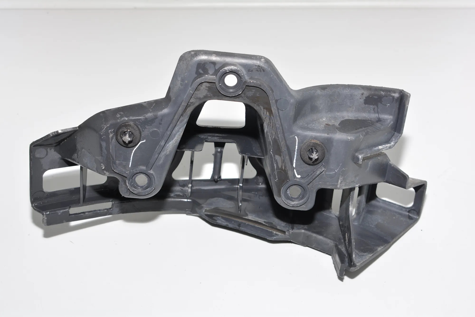 Rear Left Bumper Bracket · LAND ROVER RANGE ROVER SPORT (L320) 2.7 D 4x4 2006