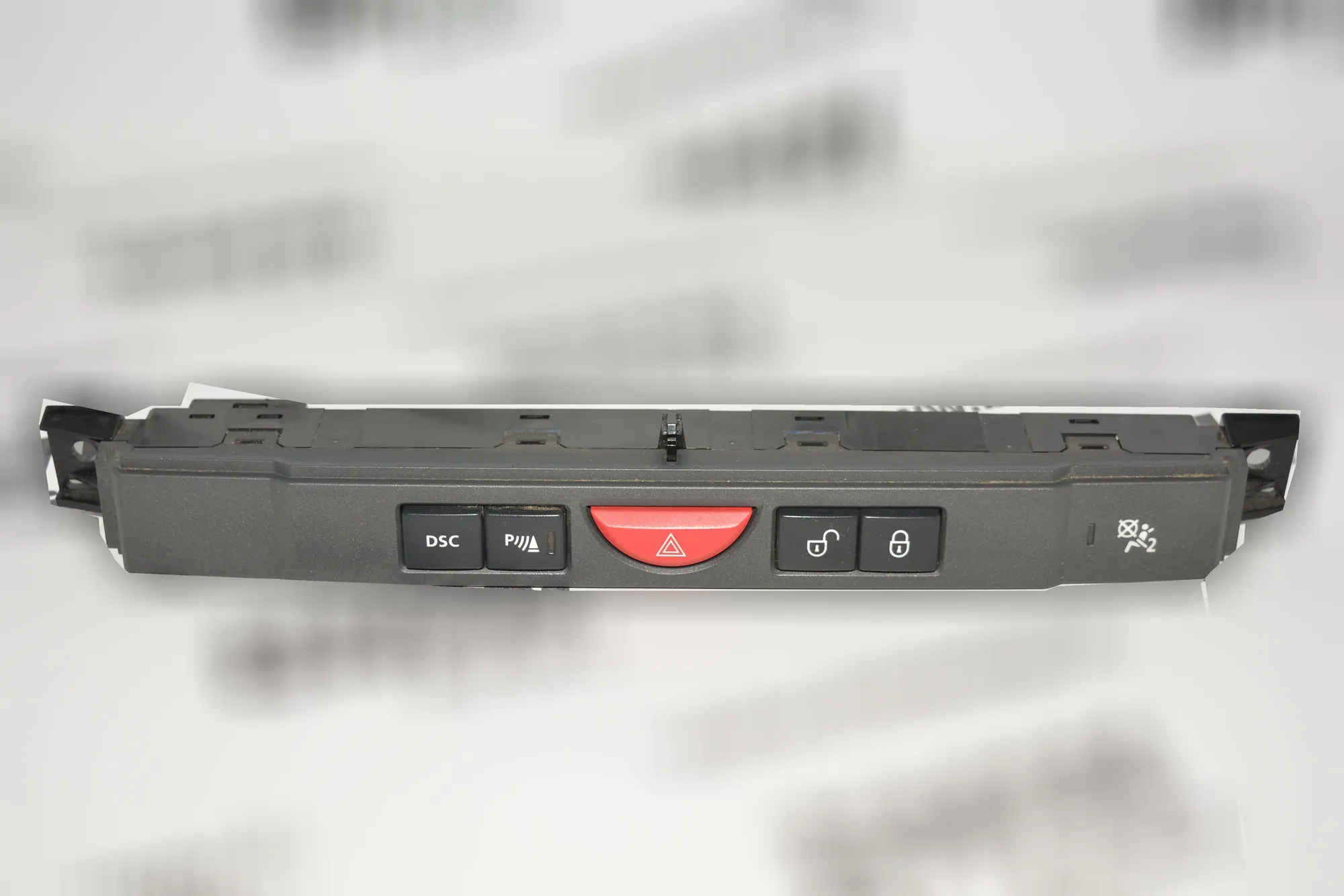 Button Switch Panel – OEM YUL500570WUX · LAND ROVER RANGE ROVER SPORT (L320) 2.7 D 4x4 2006