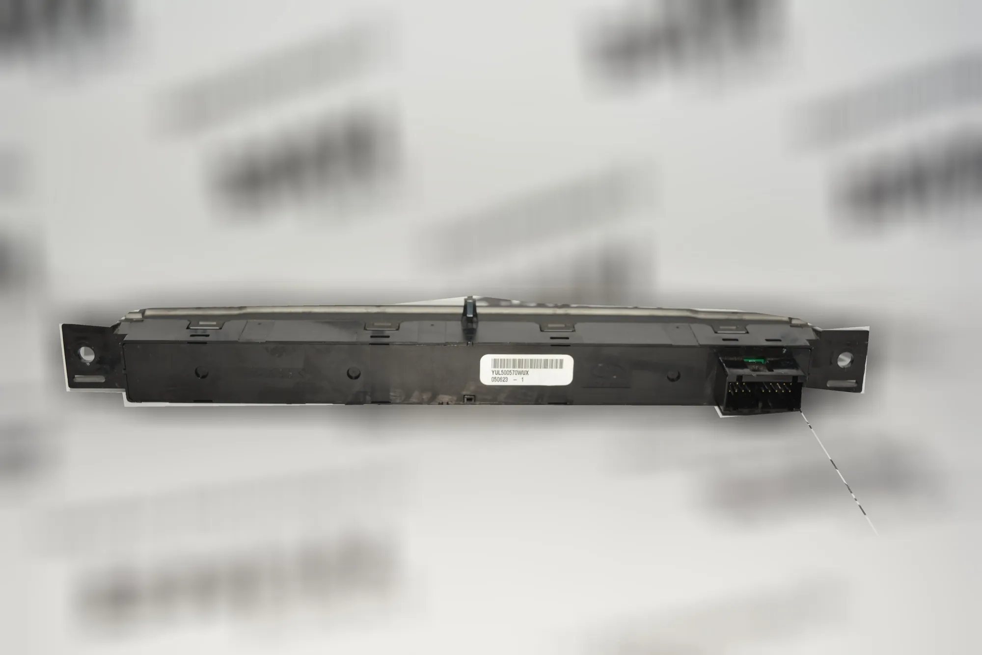 Button Switch Panel – OEM YUL500570WUX · LAND ROVER RANGE ROVER SPORT (L320) 2.7 D 4x4 2006 – 2