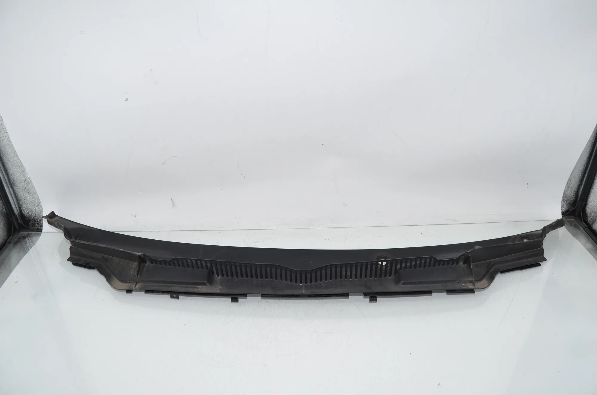 Front Wiper Cowl Trim – OEM 7301015 · BMW 2 Gran Tourer (F46) 216 i 2018